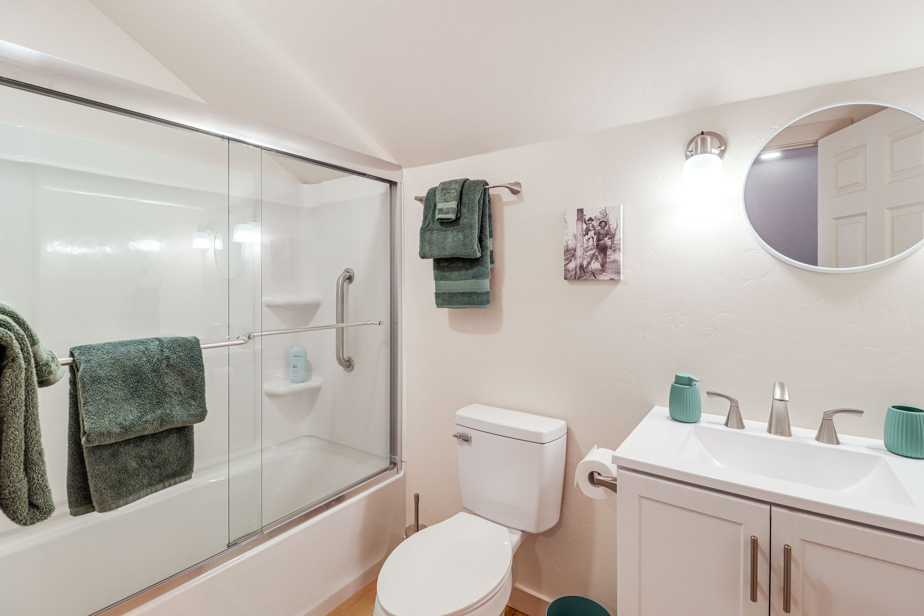 En-Suite Bathroom | 2nd Floor | Complimentary Toiletries