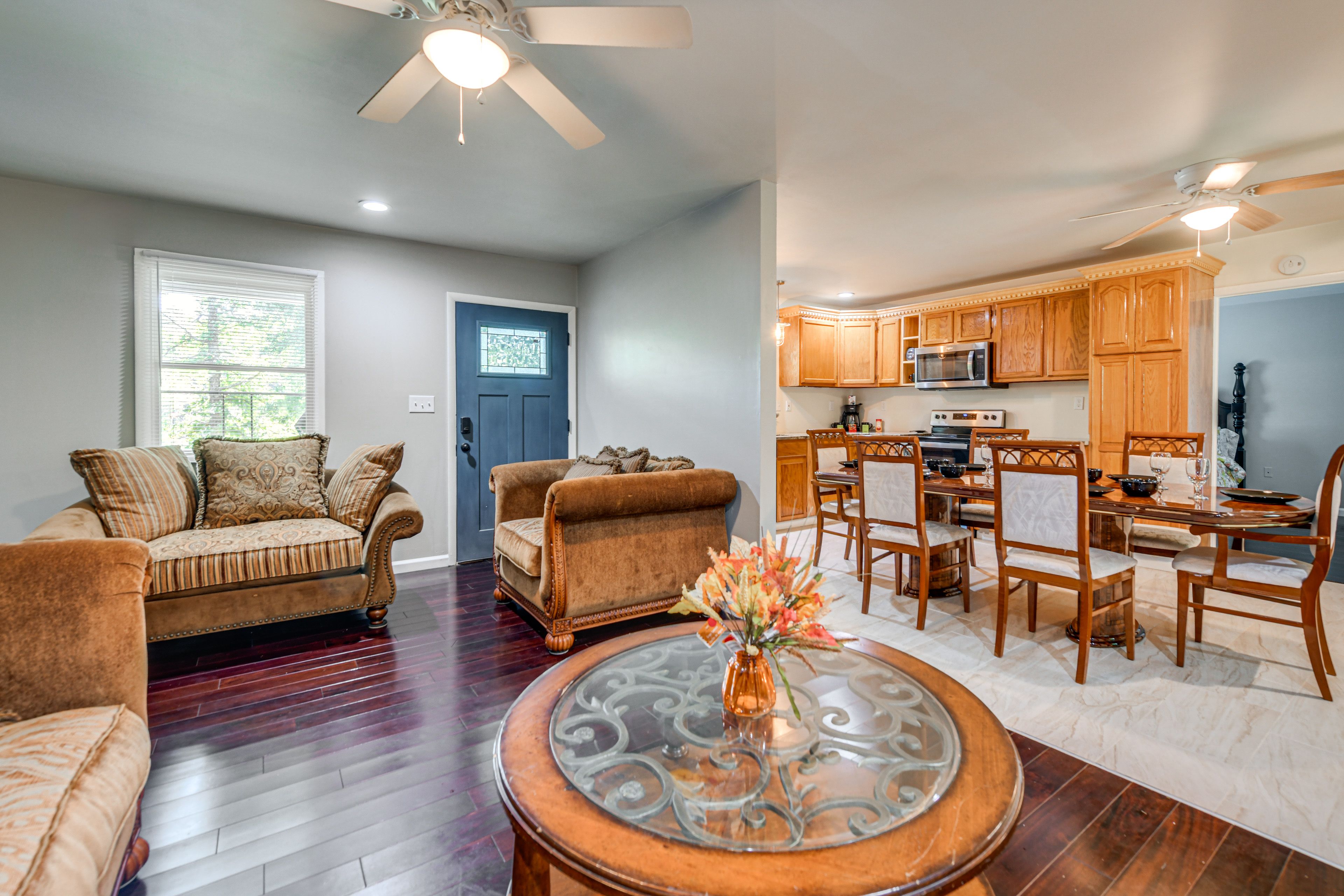 Living Area | Dining Table