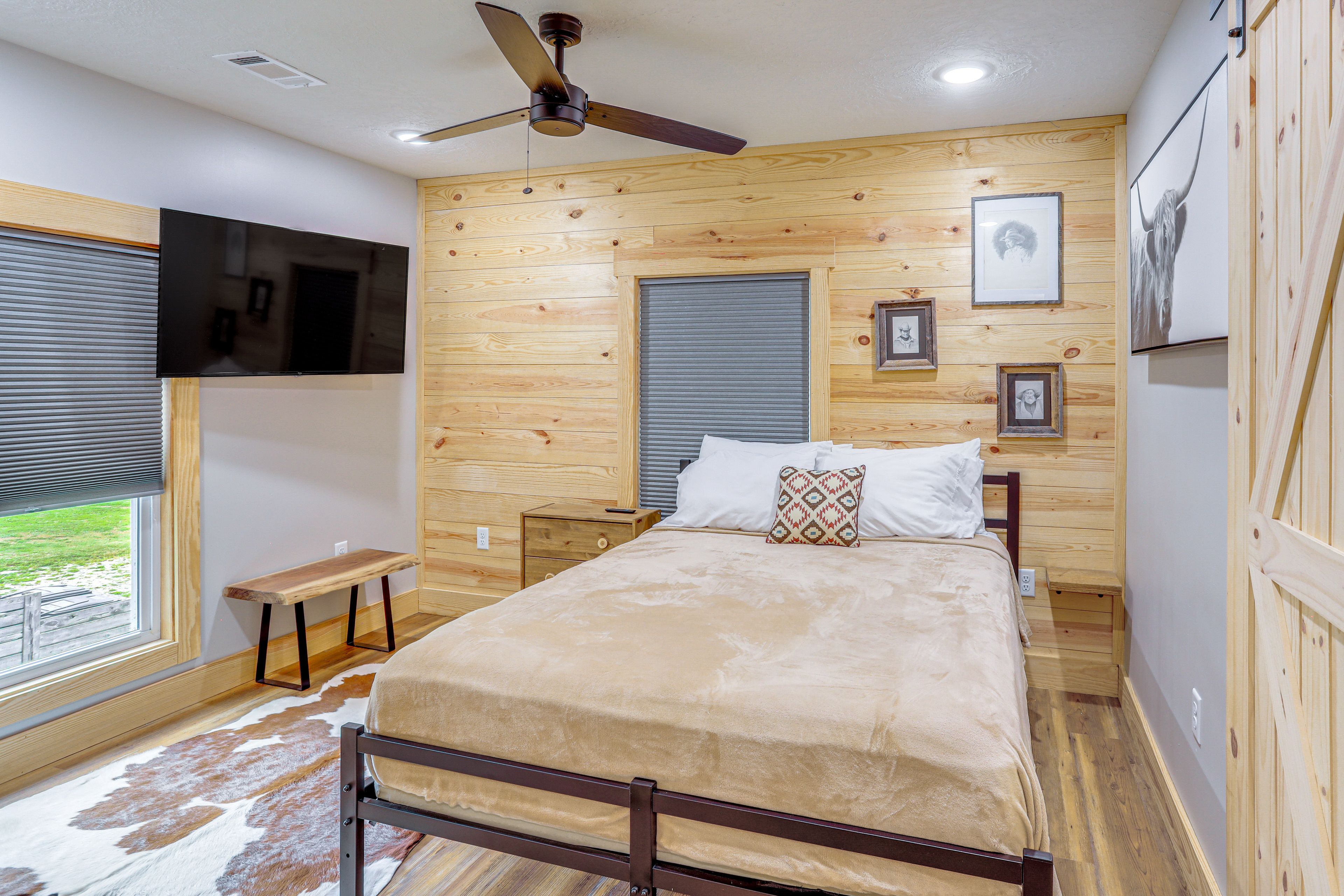 Bedroom 3 | Queen Bed