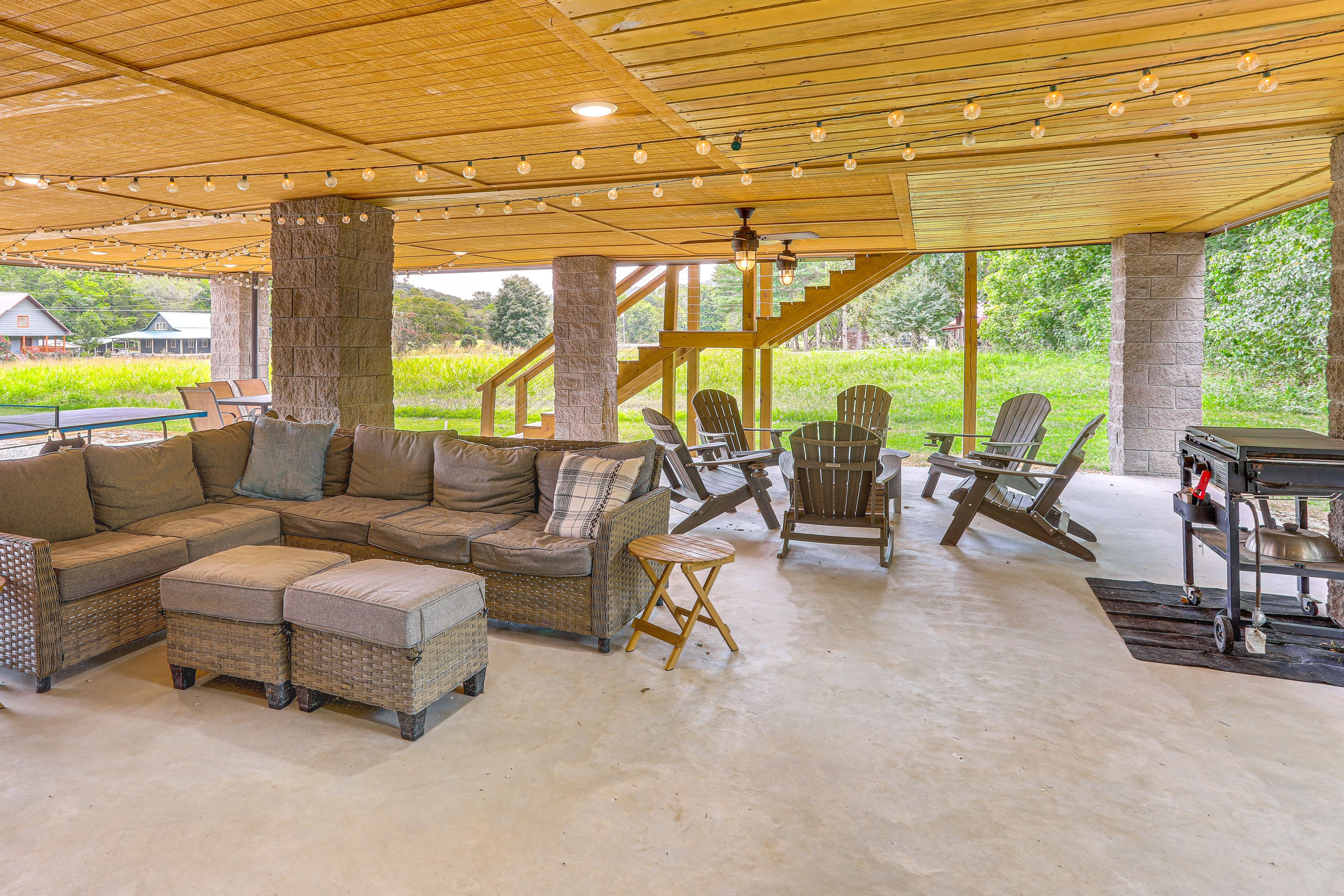 Covered Patio | Charcoal Grill | Blackstone Grill | Fire Pit | Smart TV