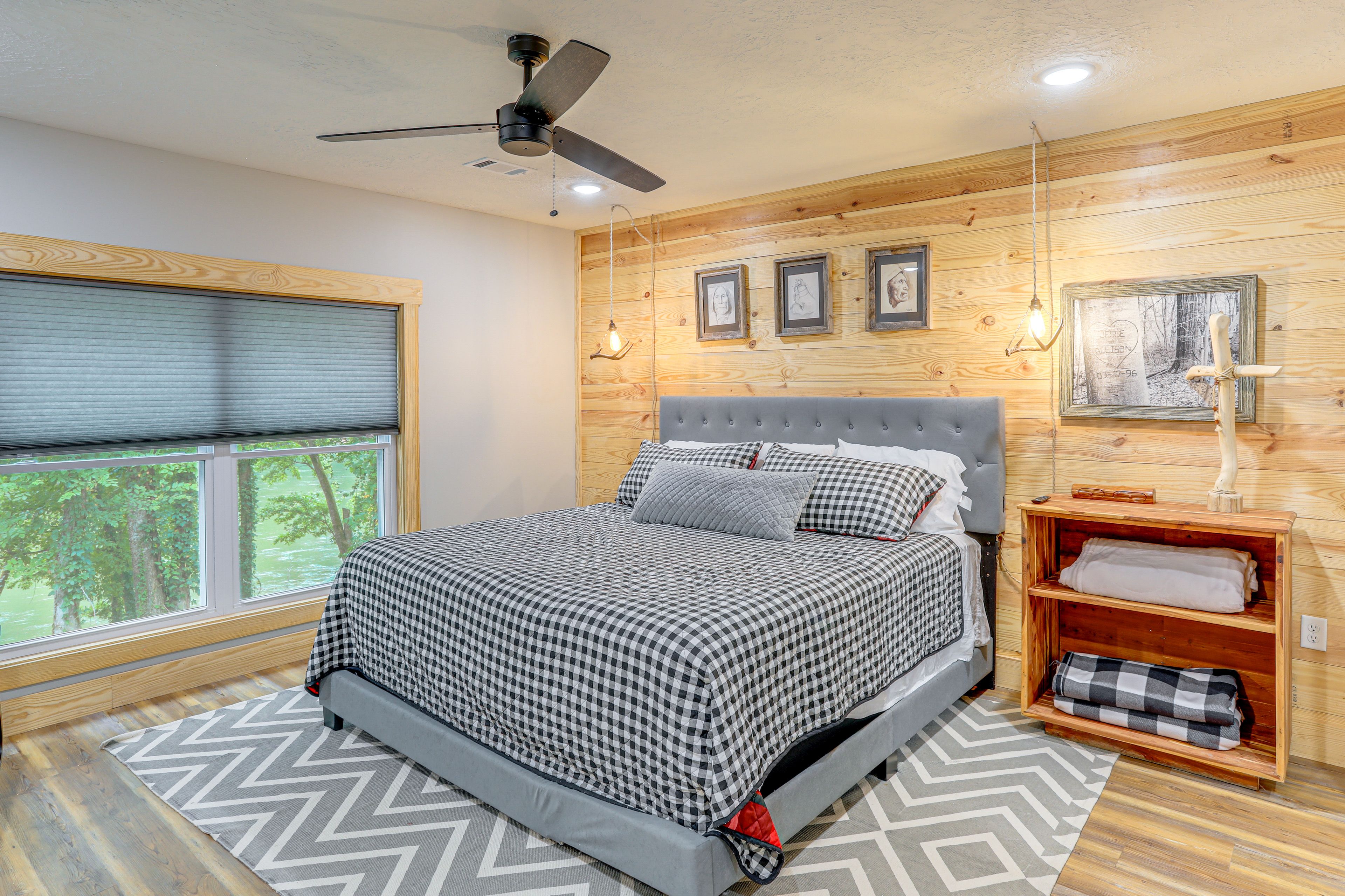 Bedroom 1 | King Bed