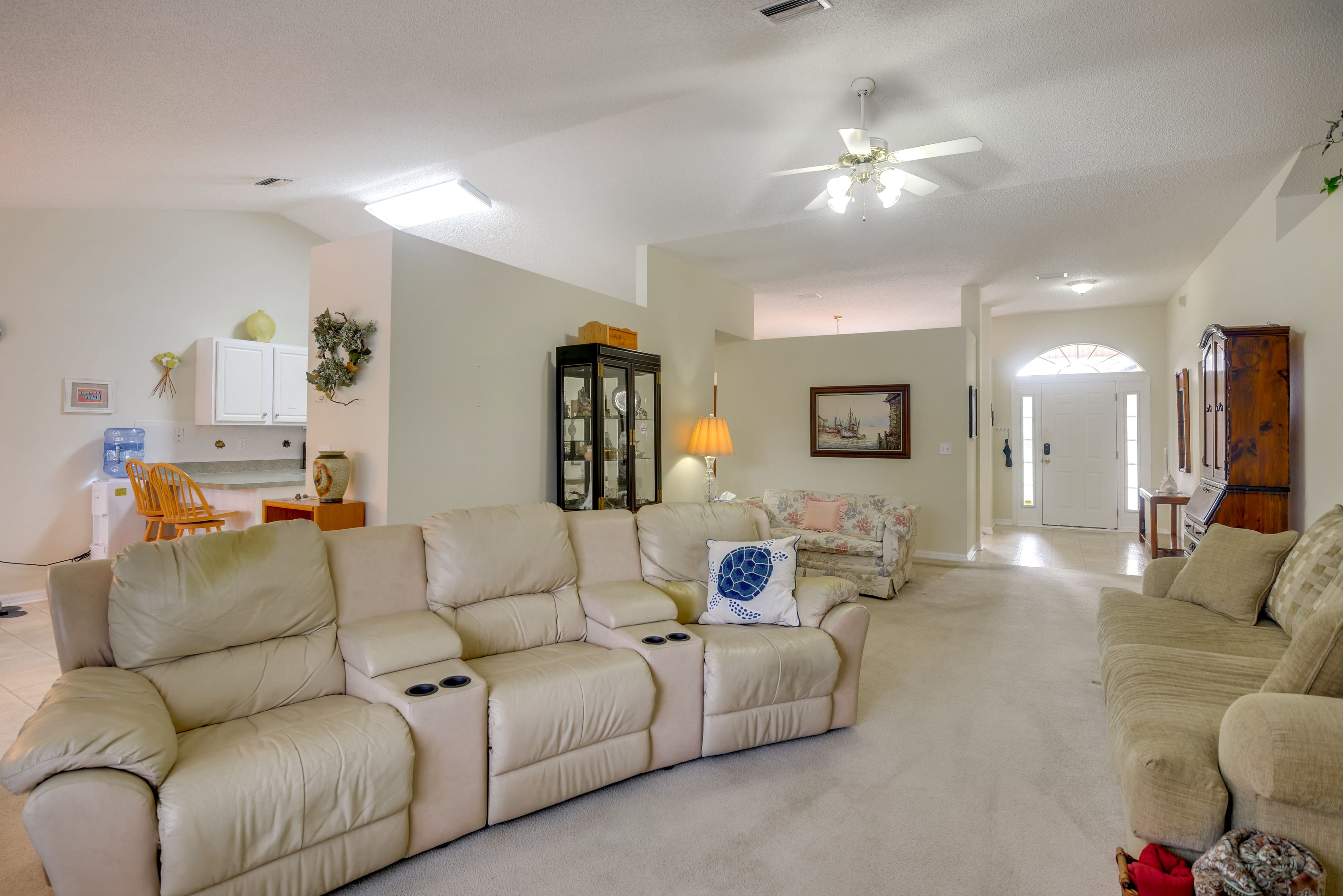 Living Room | Free WiFi | Smart TV | Central A/C