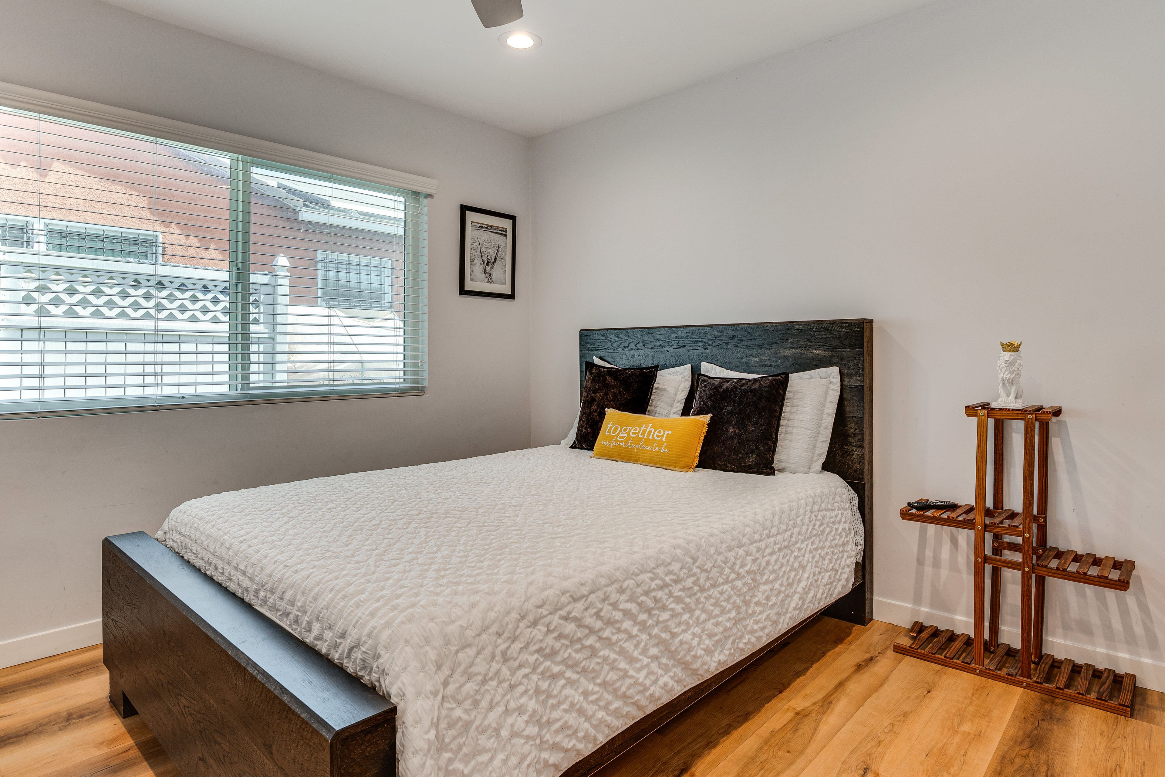 Bedroom 2 | Queen Bed