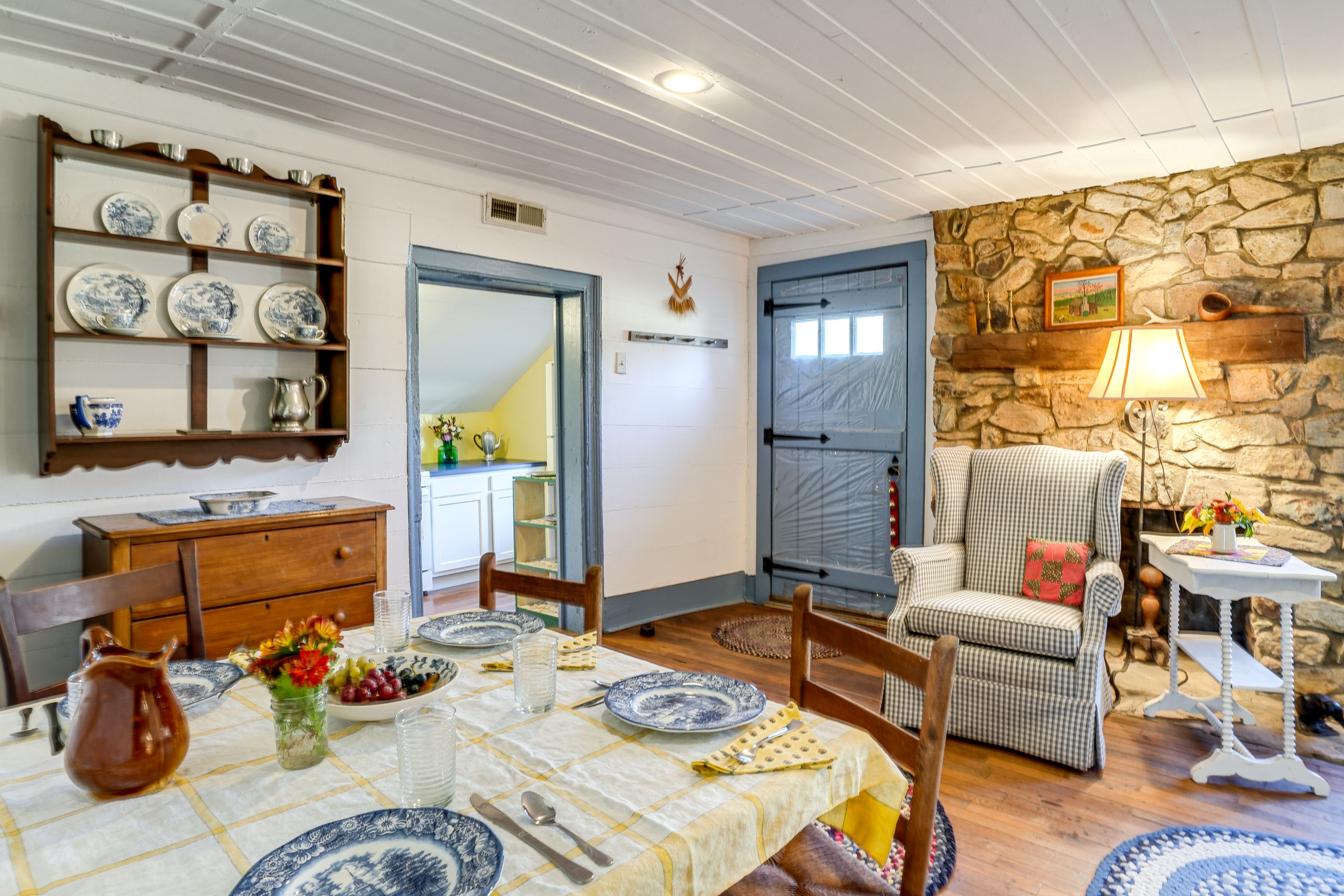 Dining Area | Dishware & Flatware