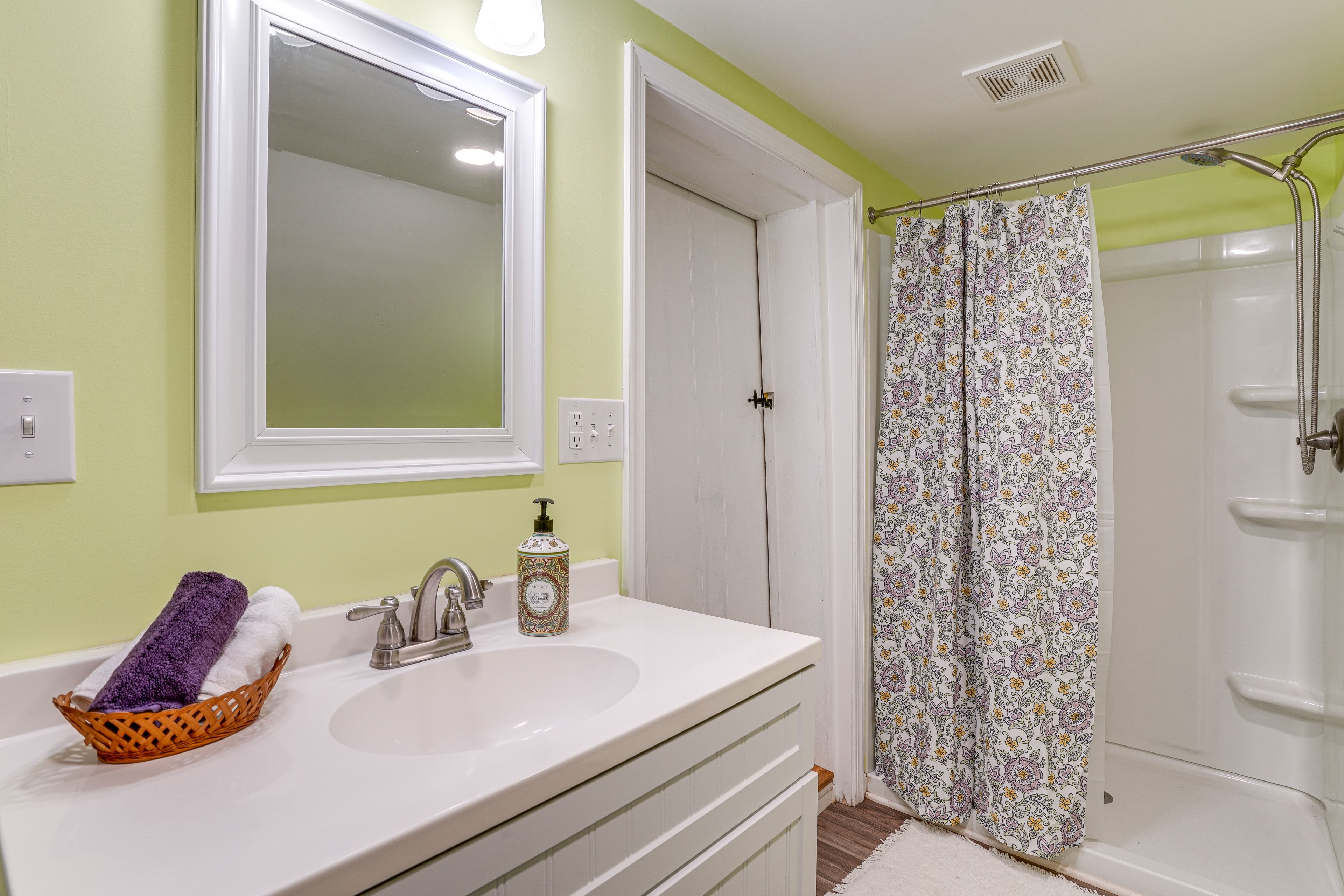 Full Bath | Towels | Hair Dryer