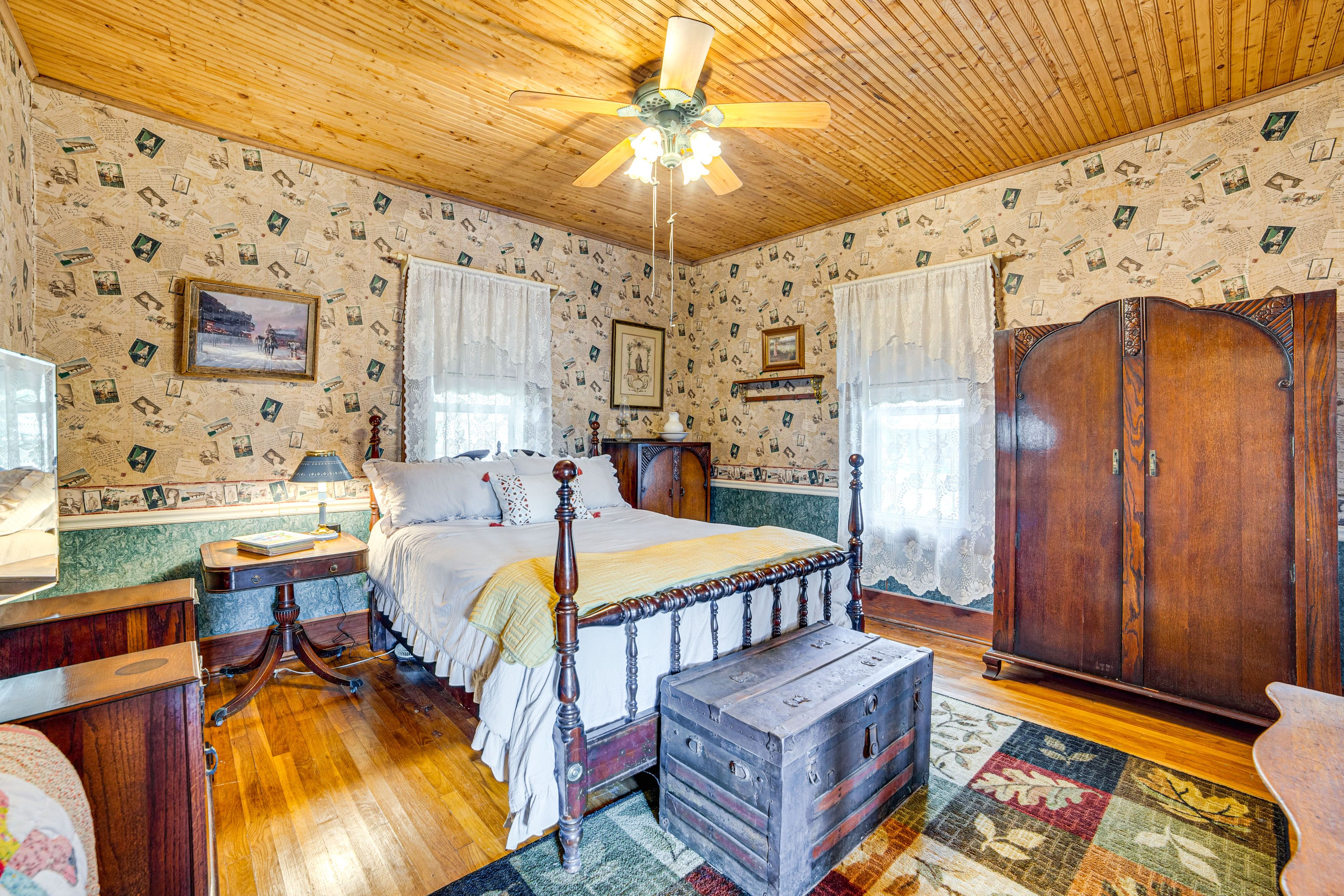 Bedroom 2 | Queen Bed