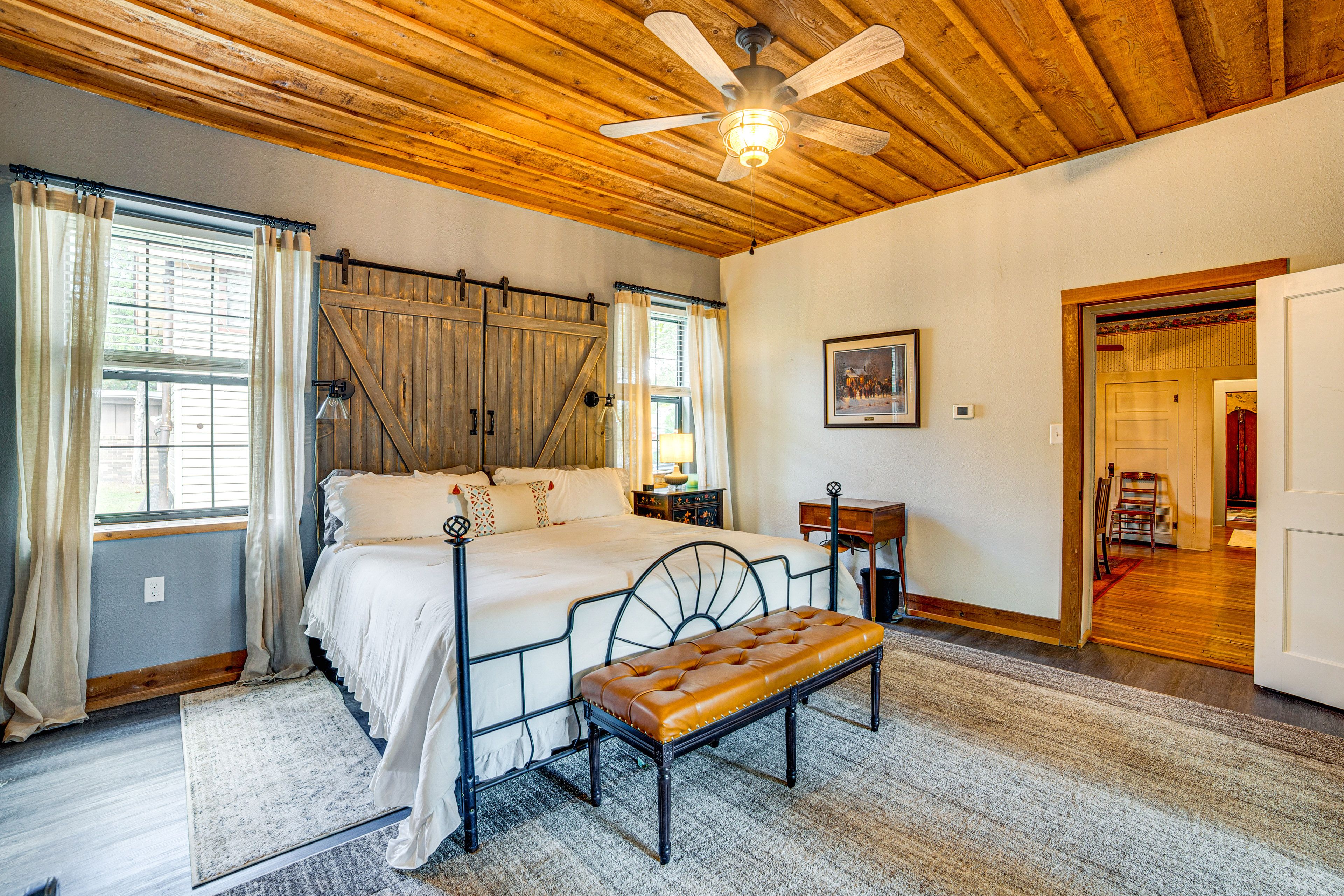 Bedroom 1 | King Bed