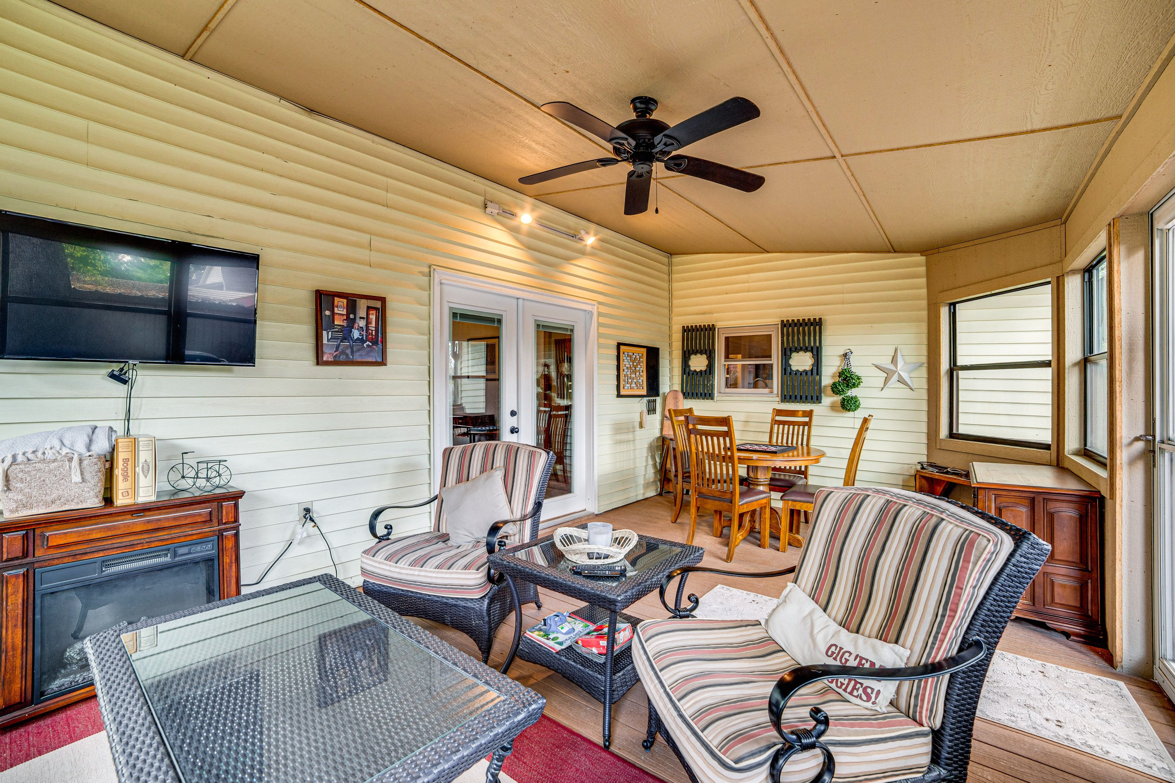 3-Season Sunroom | Smart TV w/ Cable | Electric Fireplace | Card Table