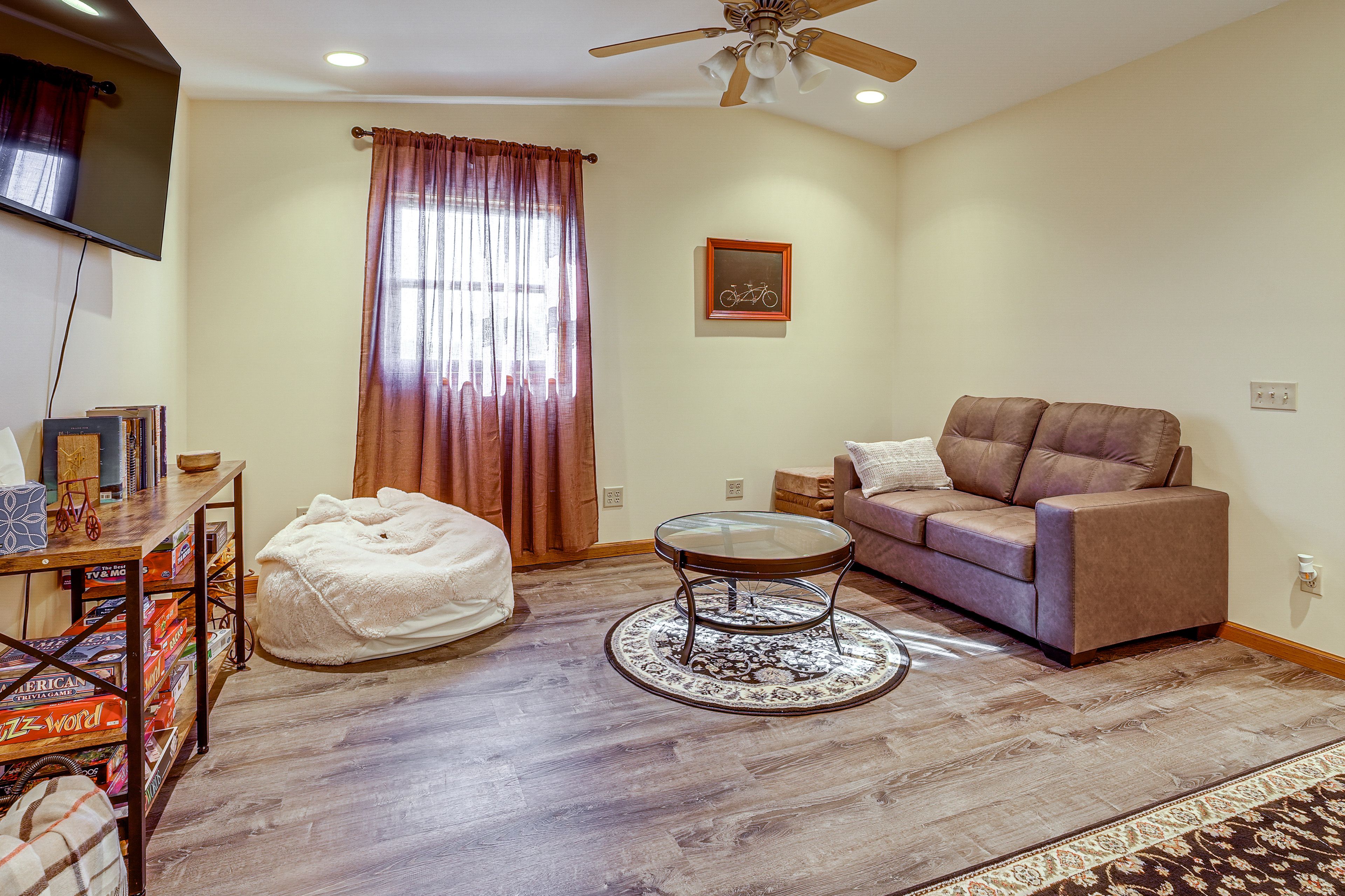 Loft | Board Games | Smart TV