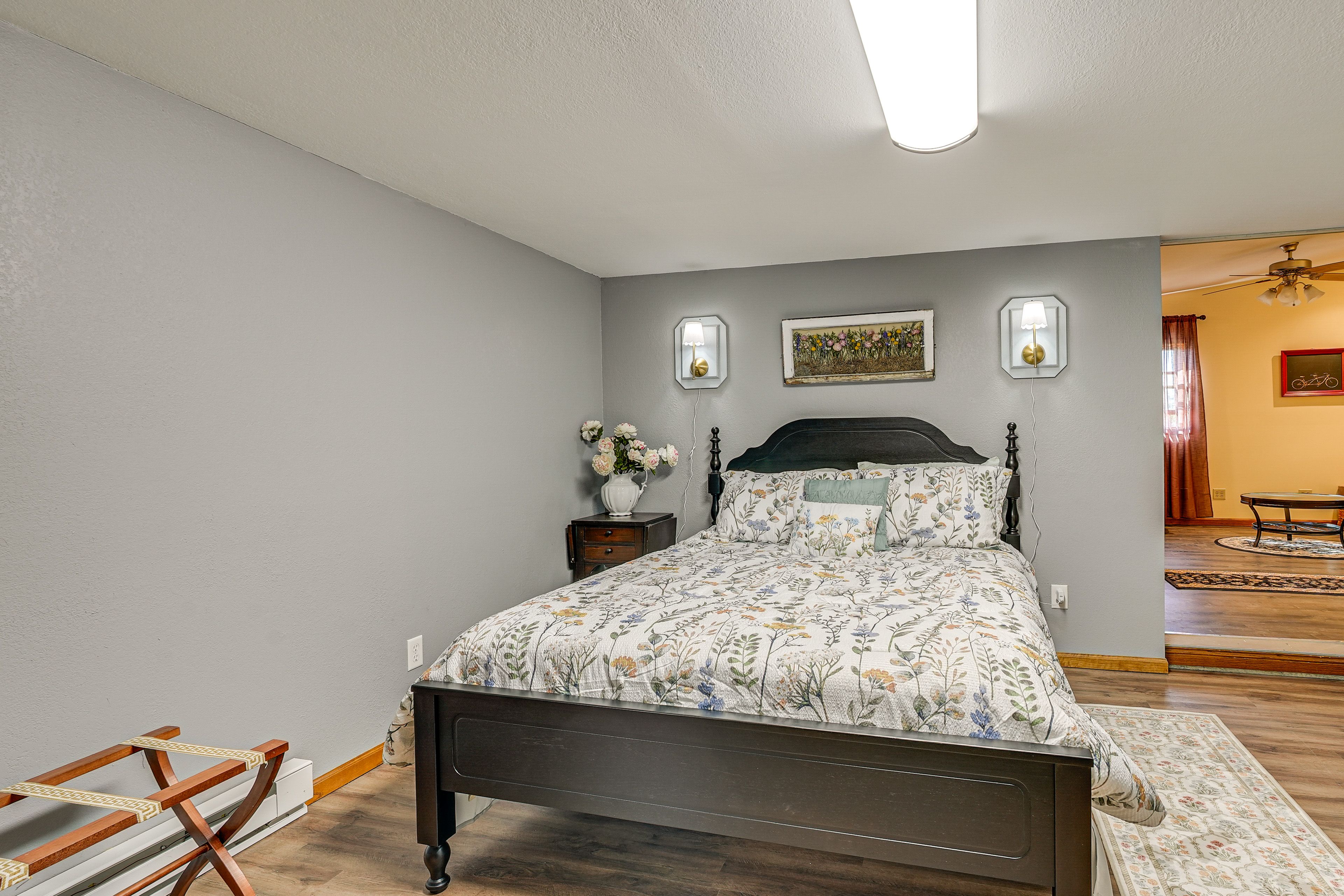 Bonus Room | Queen Bed | 2nd Floor