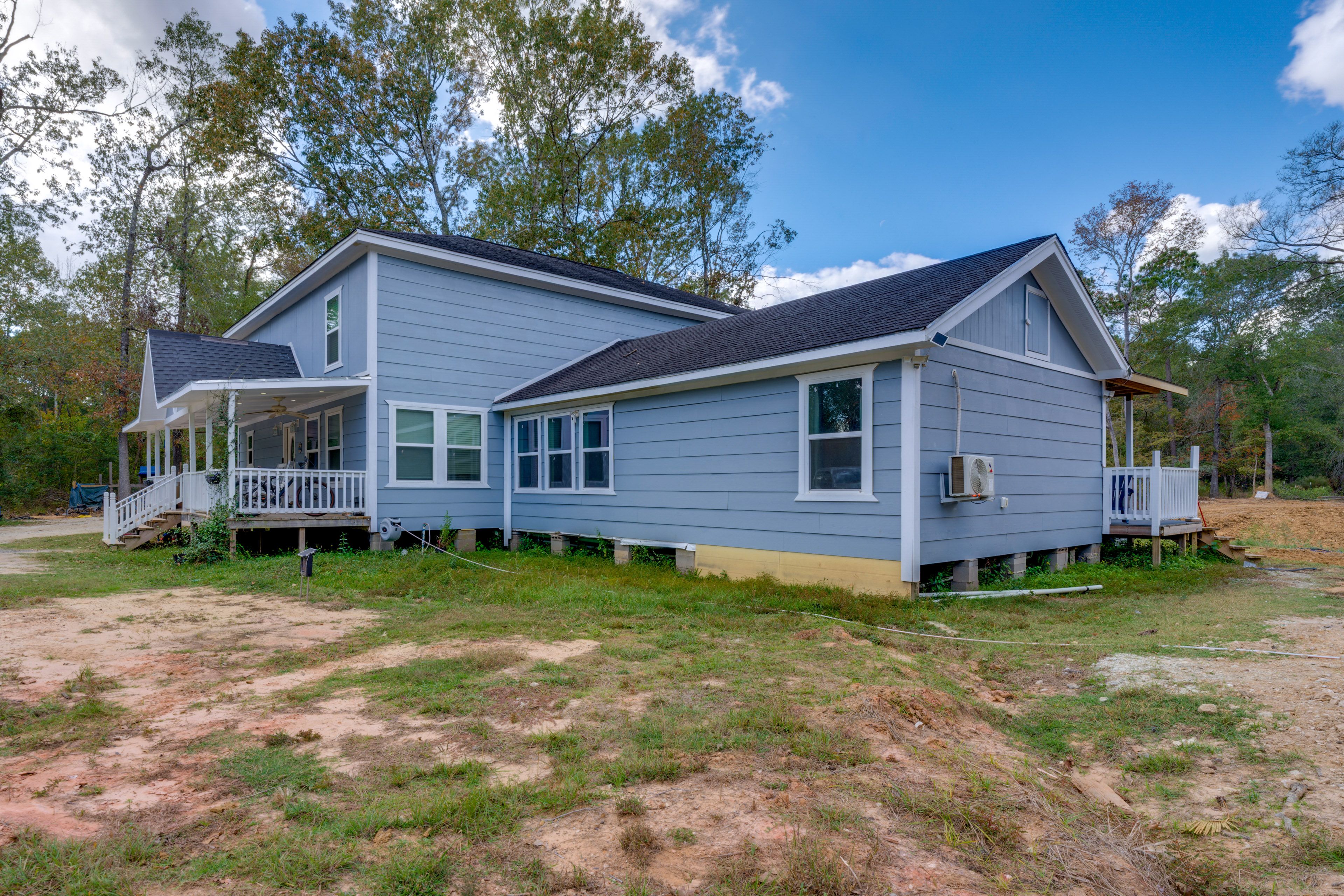 Parking | Driveway (2 Vehicles) | Trailer Parking Available