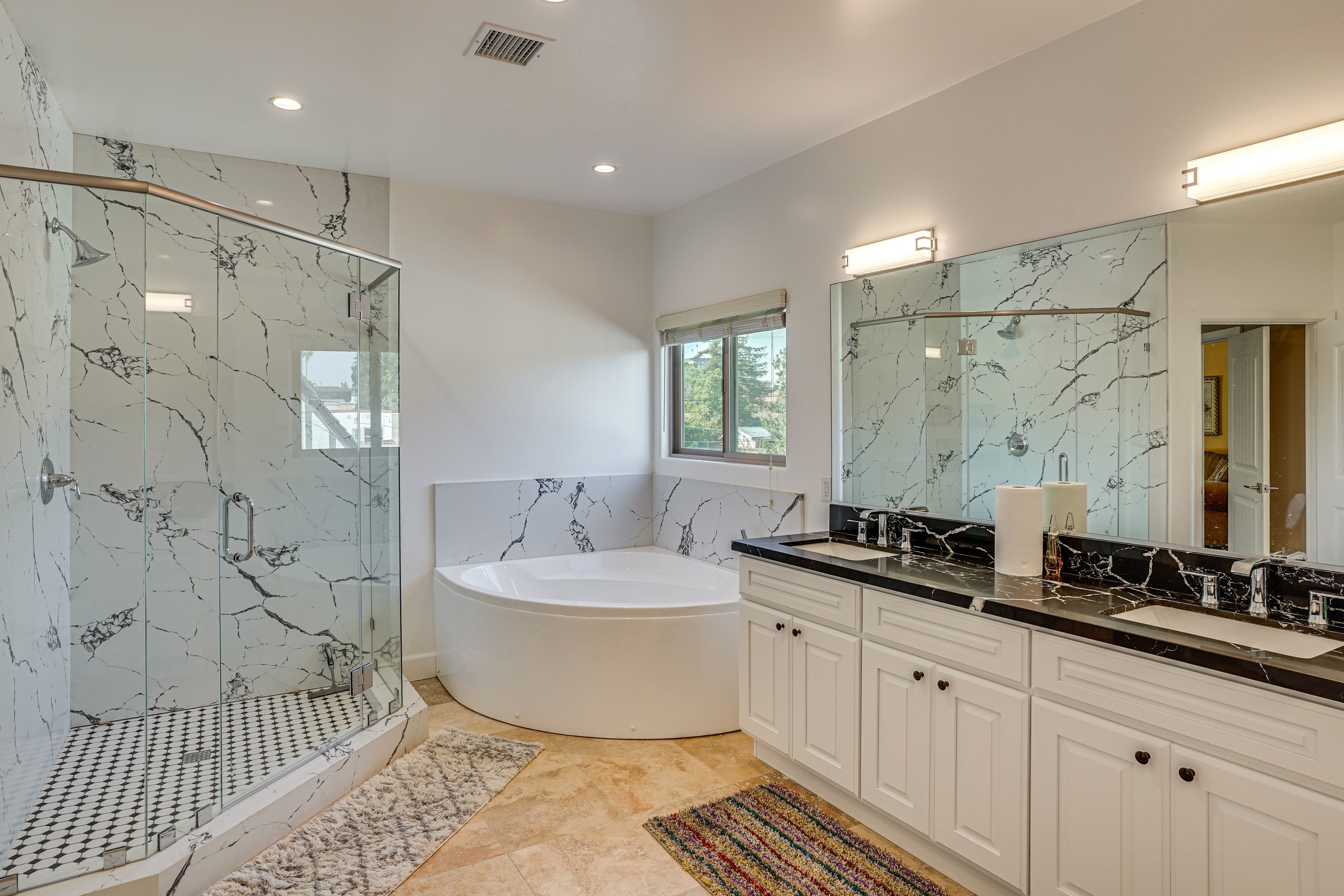 En-Suite Bathroom | 2nd Floor