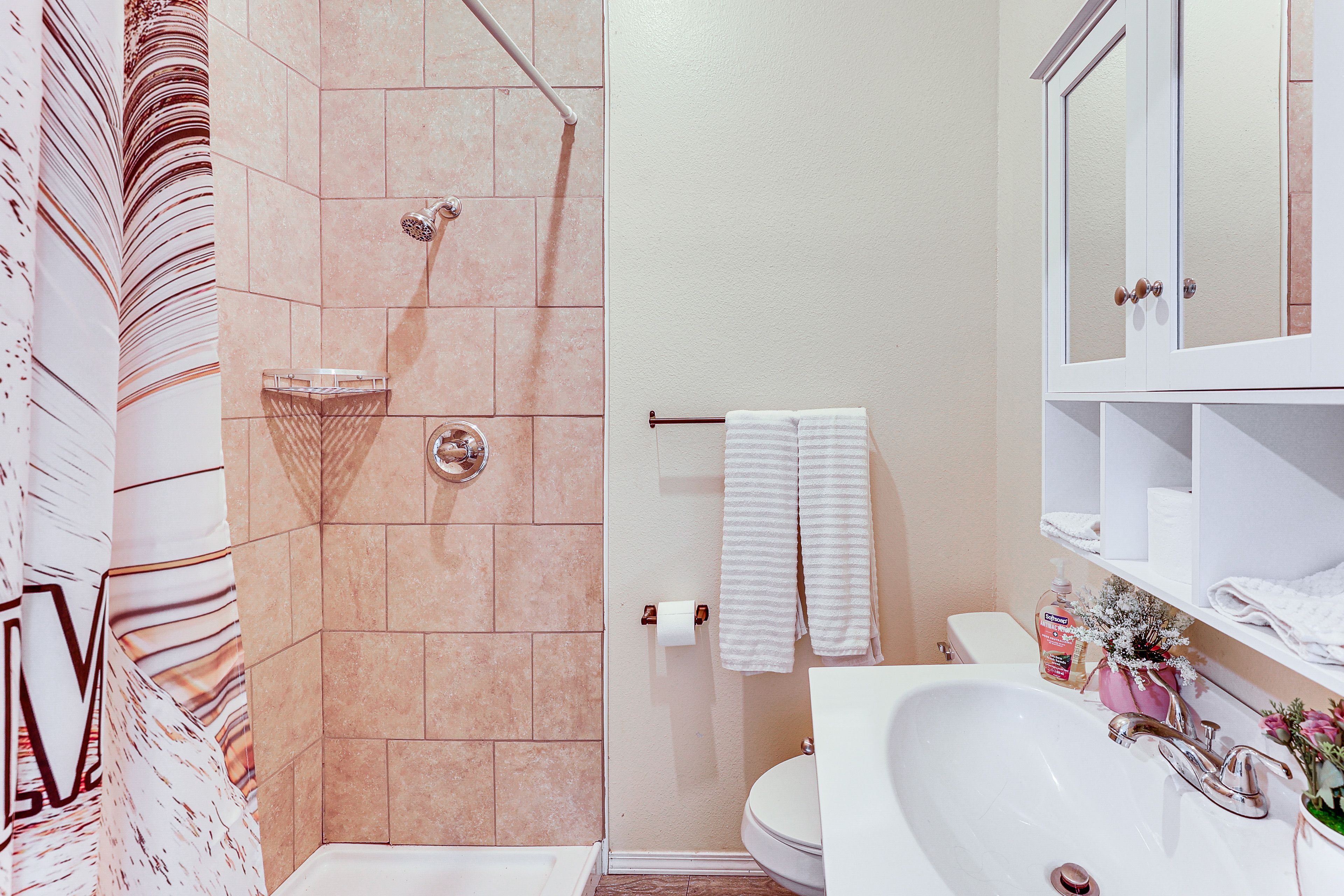 Full Bathroom | 1st Floor