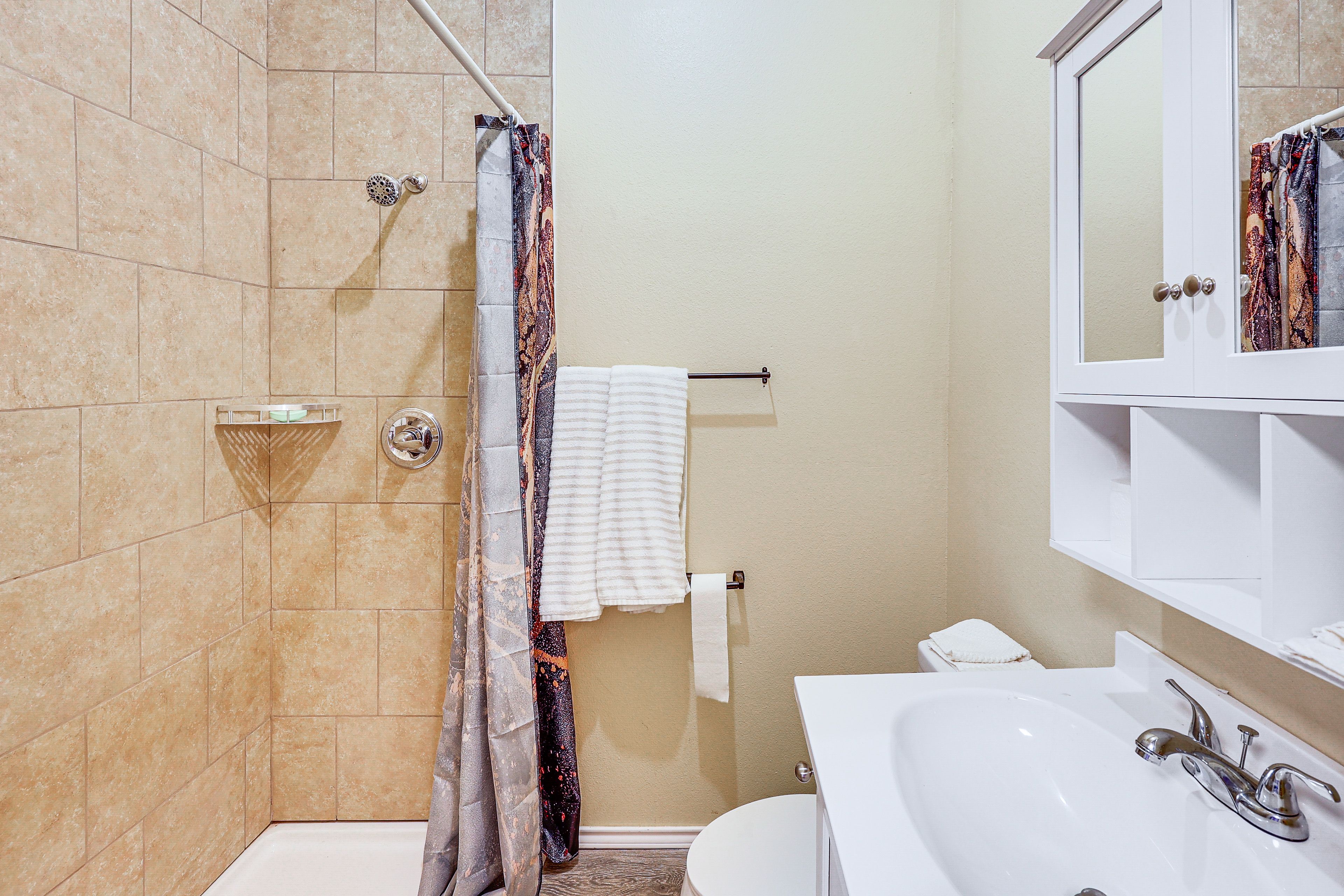 Full Bathroom | 2nd Floor