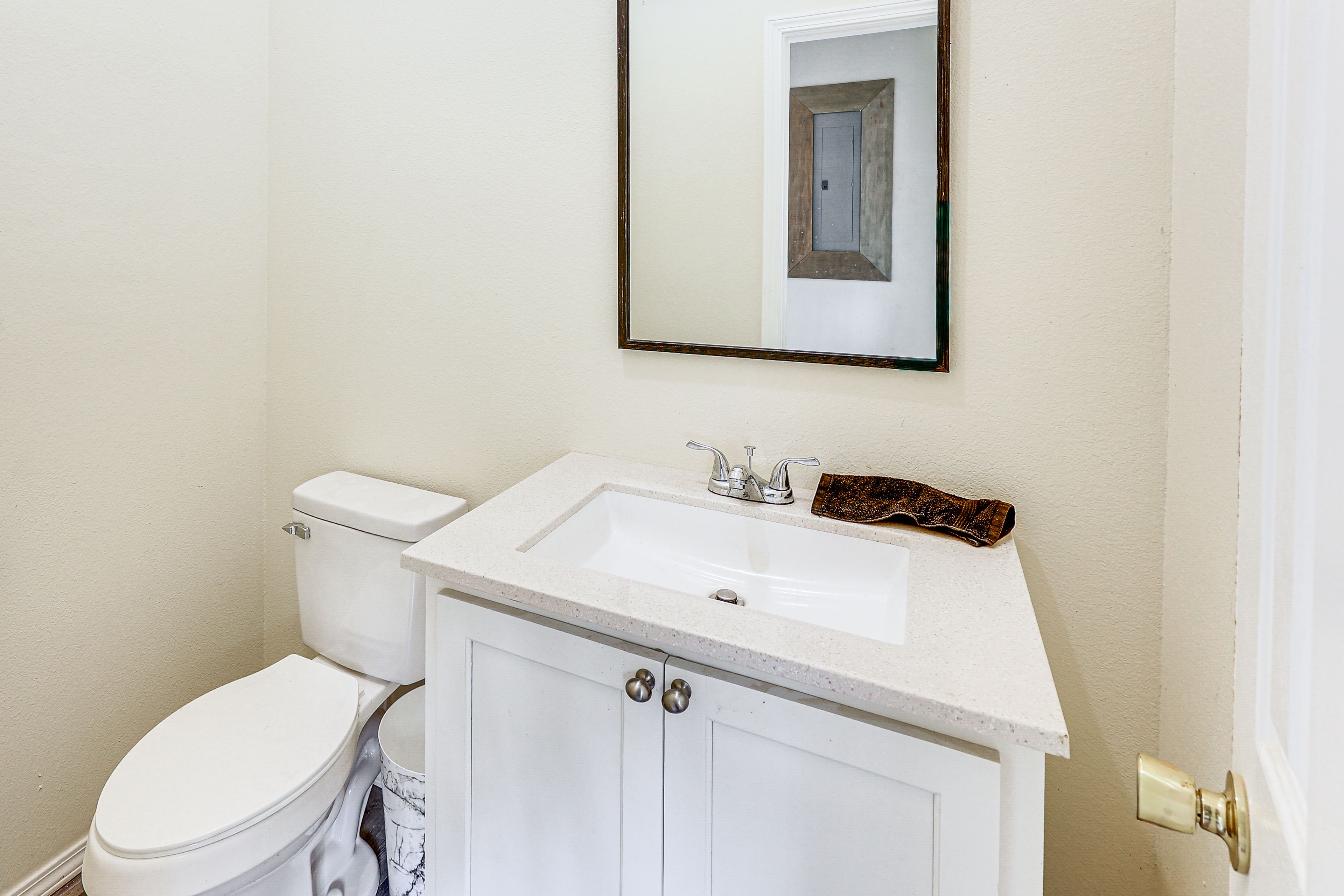 Half Bathroom | 1st Floor