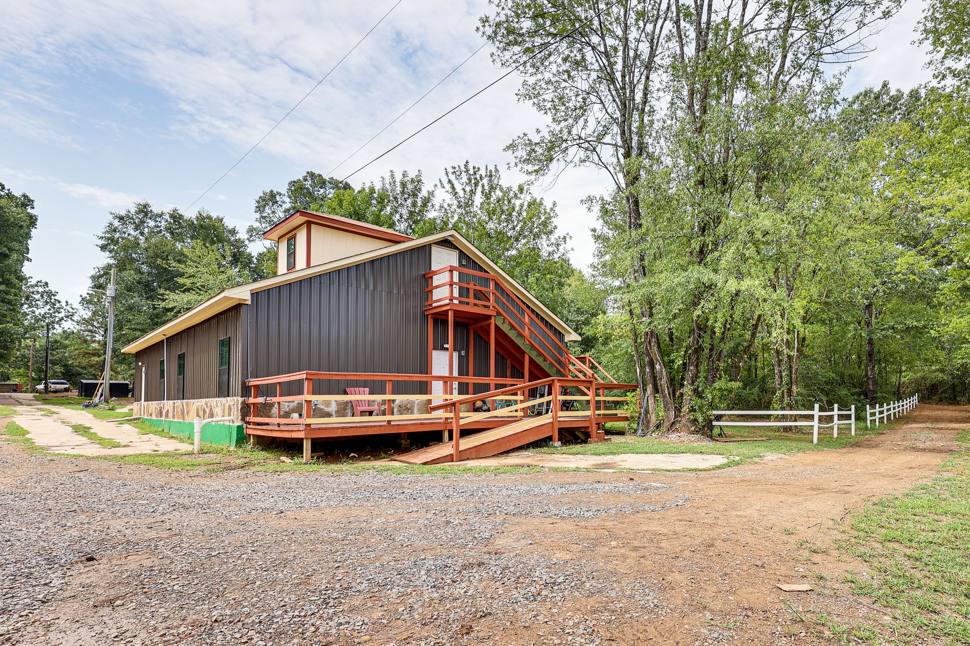 Parking | Gravel Driveway (5 Vehicles)