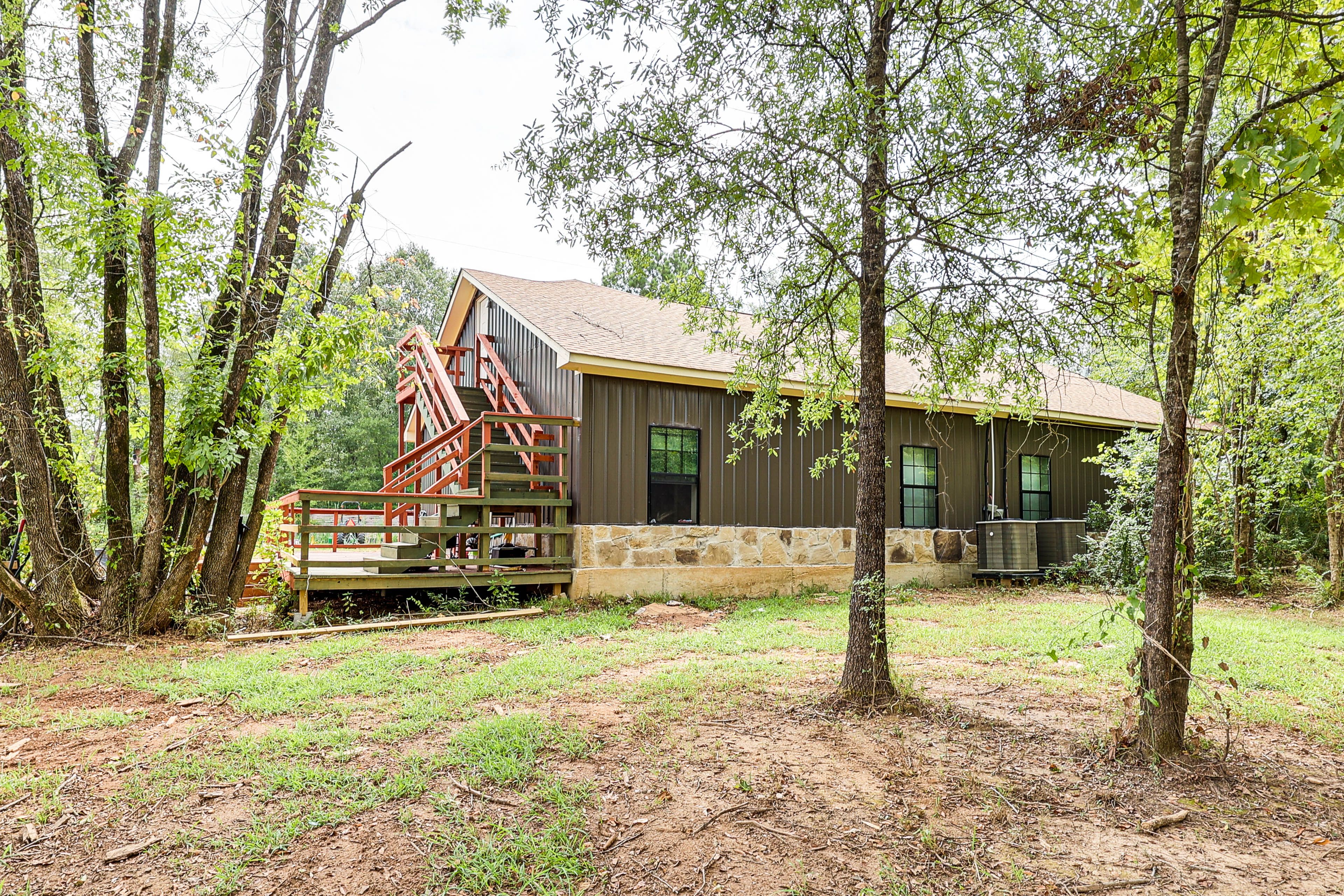Spacious Yard | Basketball Hoop | Tetherball