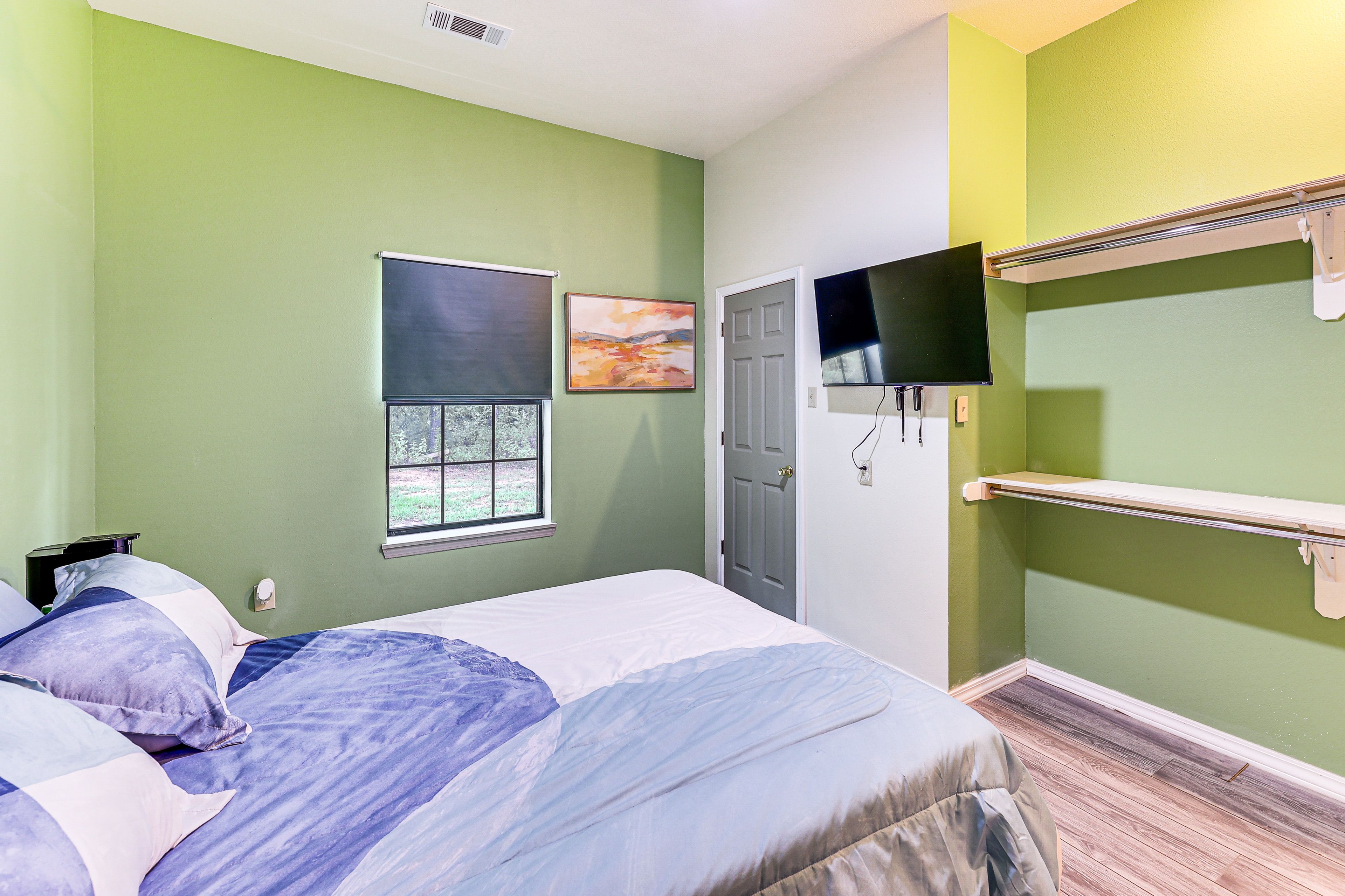 Bedroom 4 | 1st Floor | Queen Bed