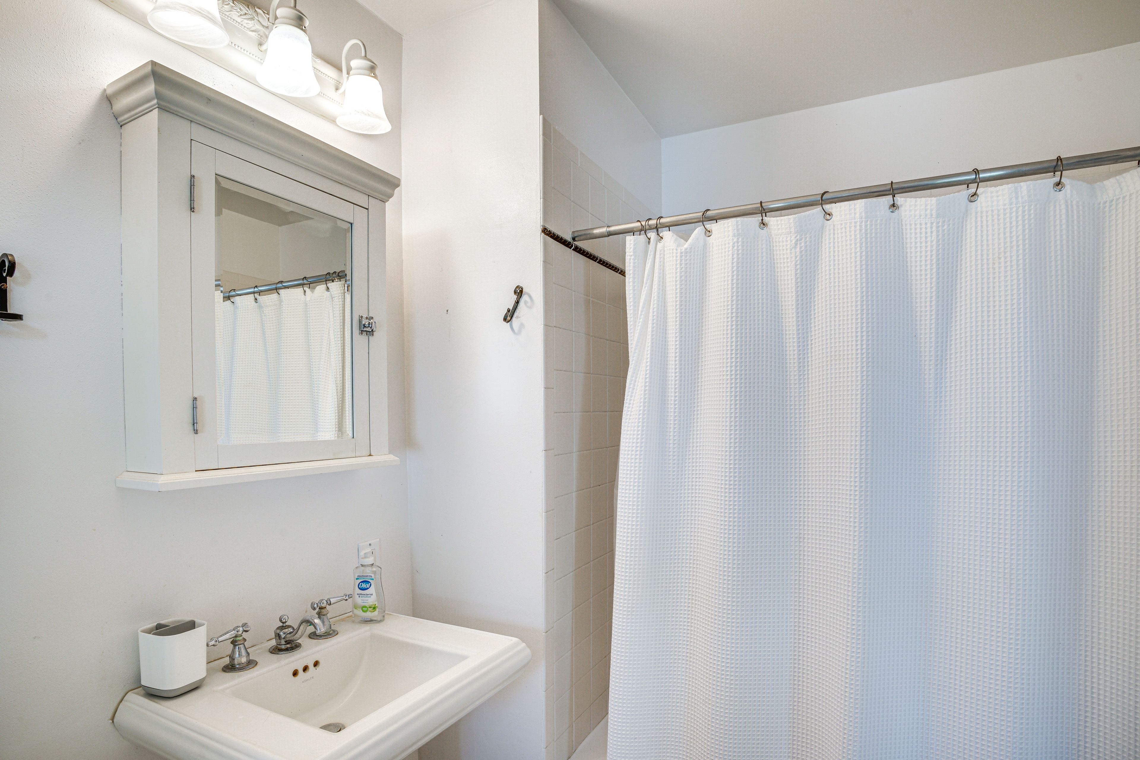 Full Bathroom | 2nd Floor