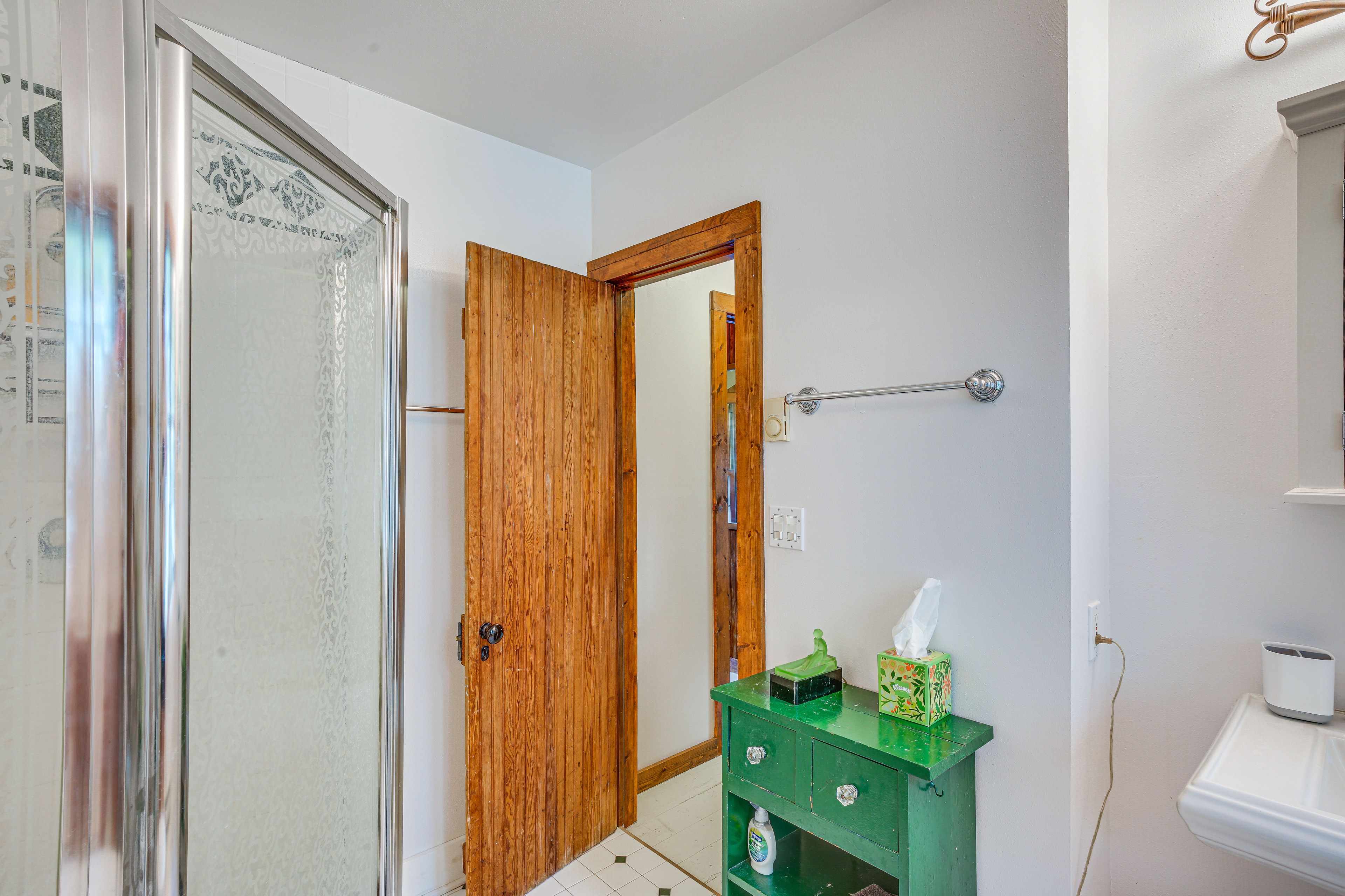 Full Bathroom | 2nd Floor