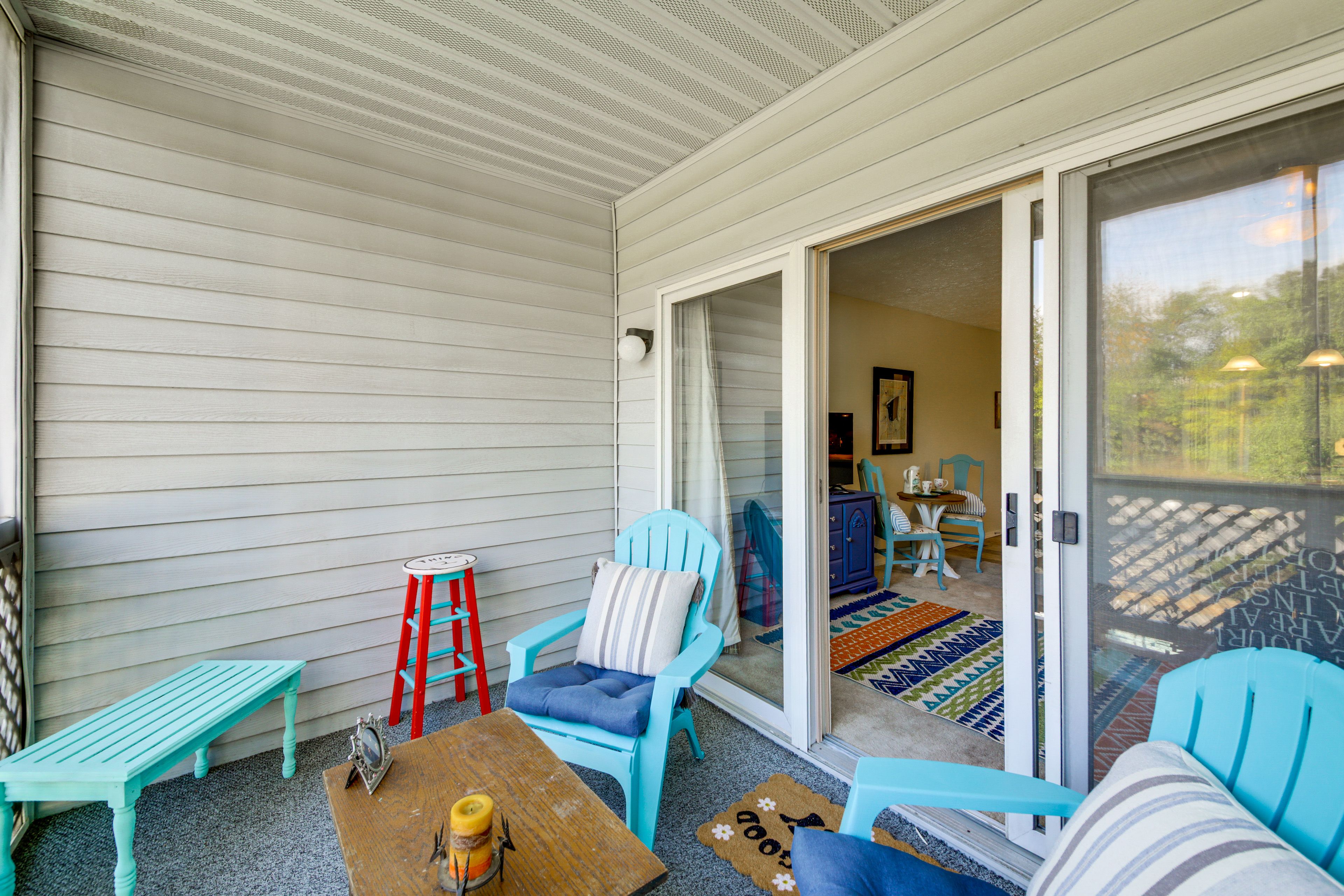 Condo Exterior | Screened Balcony w/ Seating | Pool View