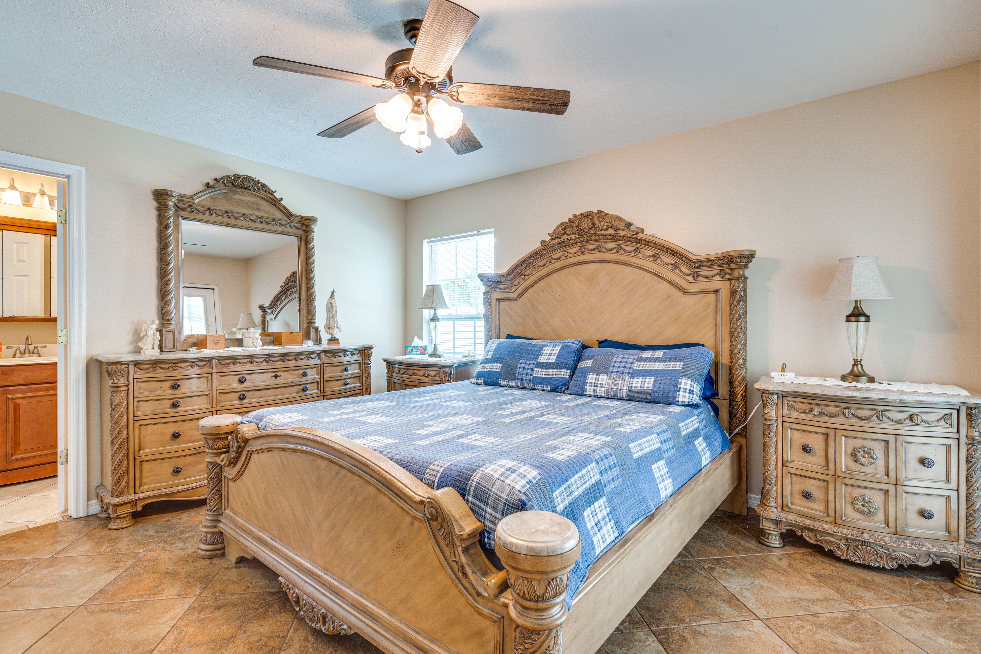Bedroom 1 | King Bed | En-Suite Bathroom
