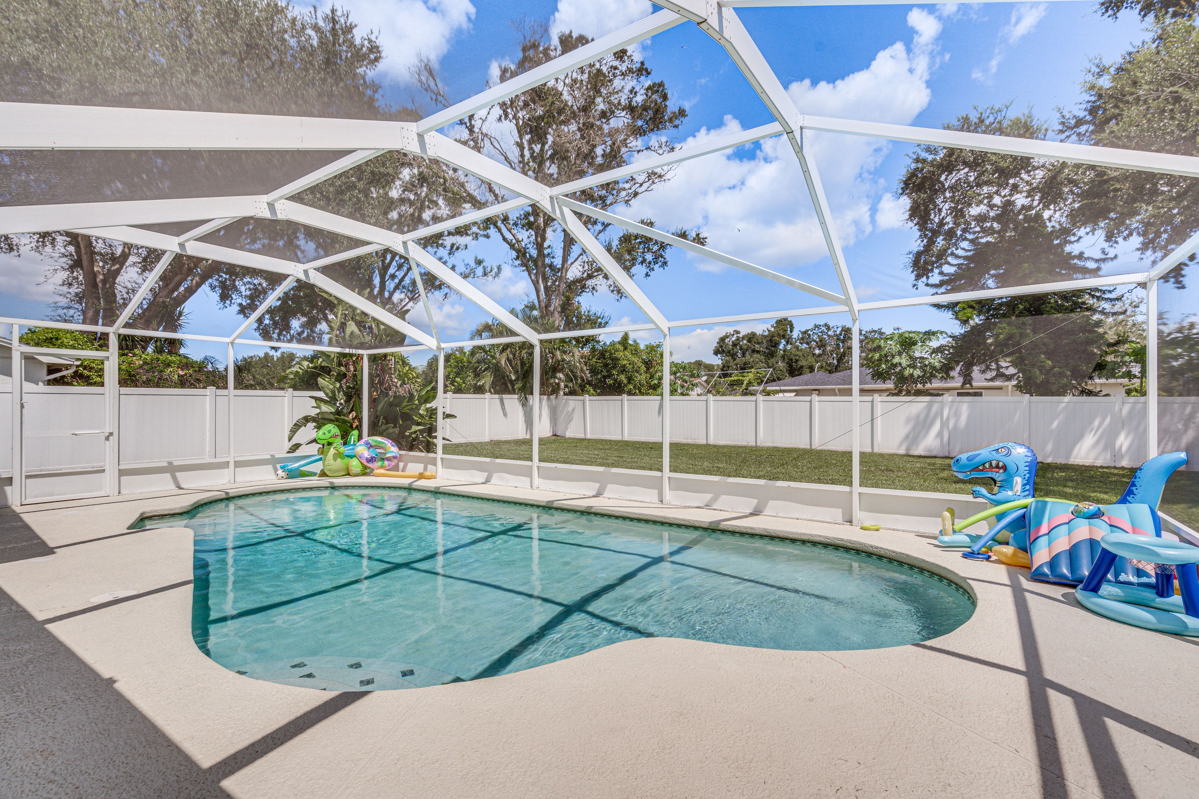 Screened Lanai w/ Pool