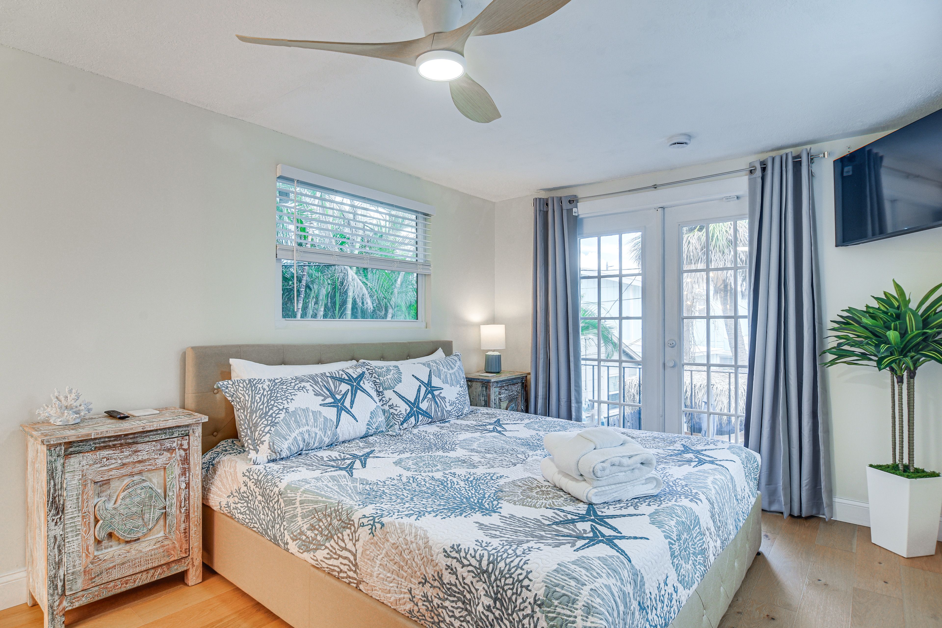 Bedroom 1 | King Bed | Smart TV | 2nd Floor