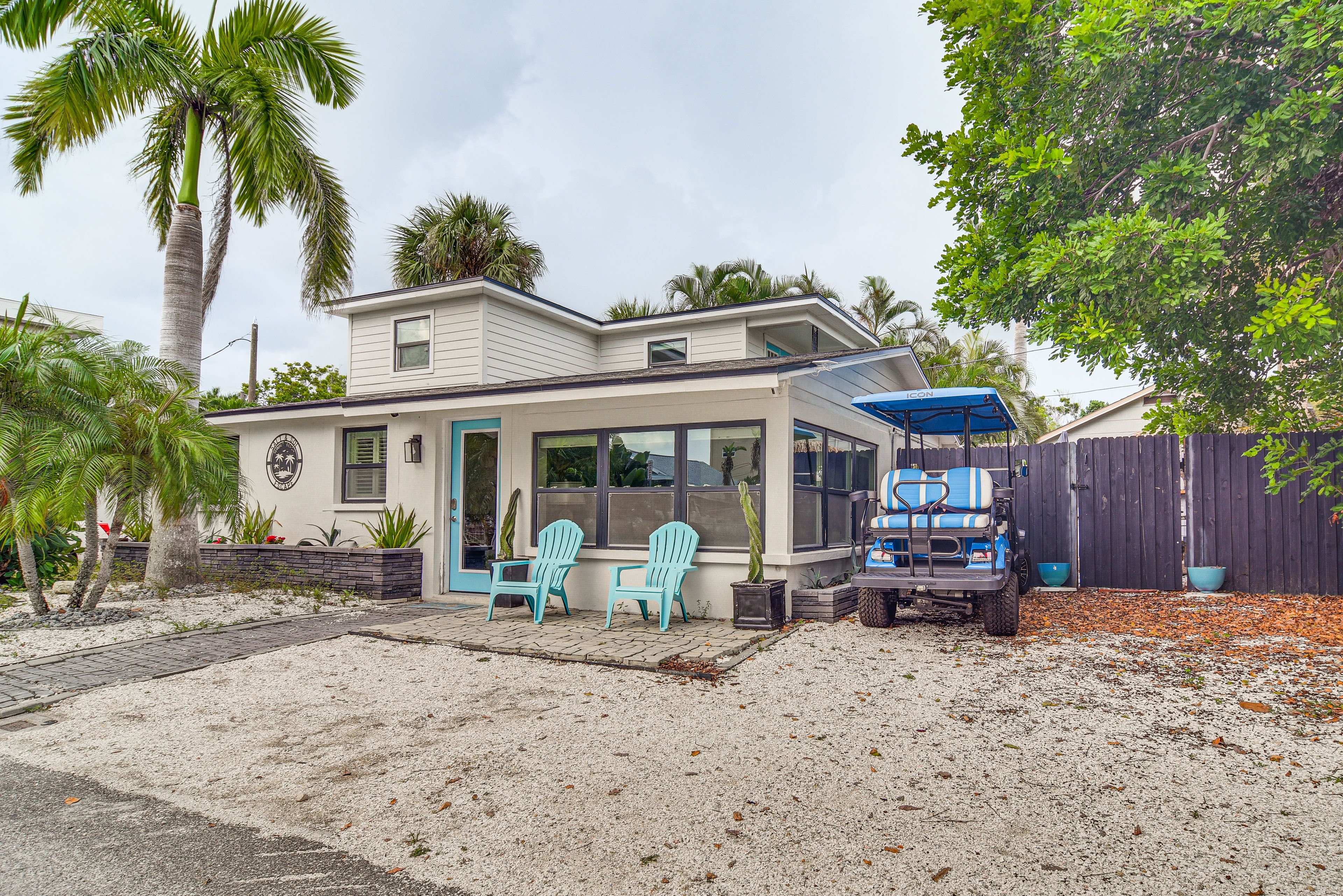 Parking | Driveway (1 Vehicle) | Front Yard (1 Vehicle)