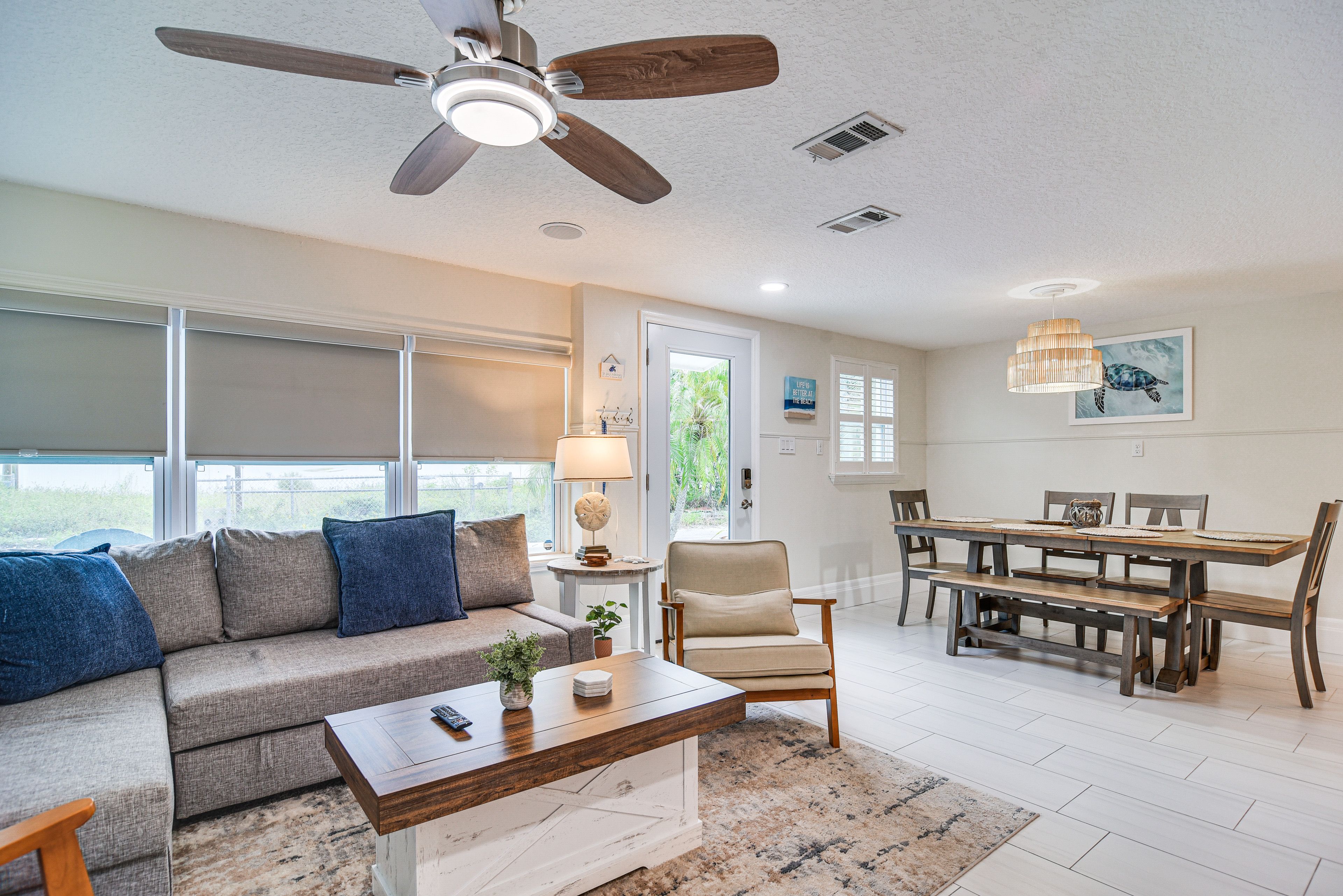 Living Area | Dining Table