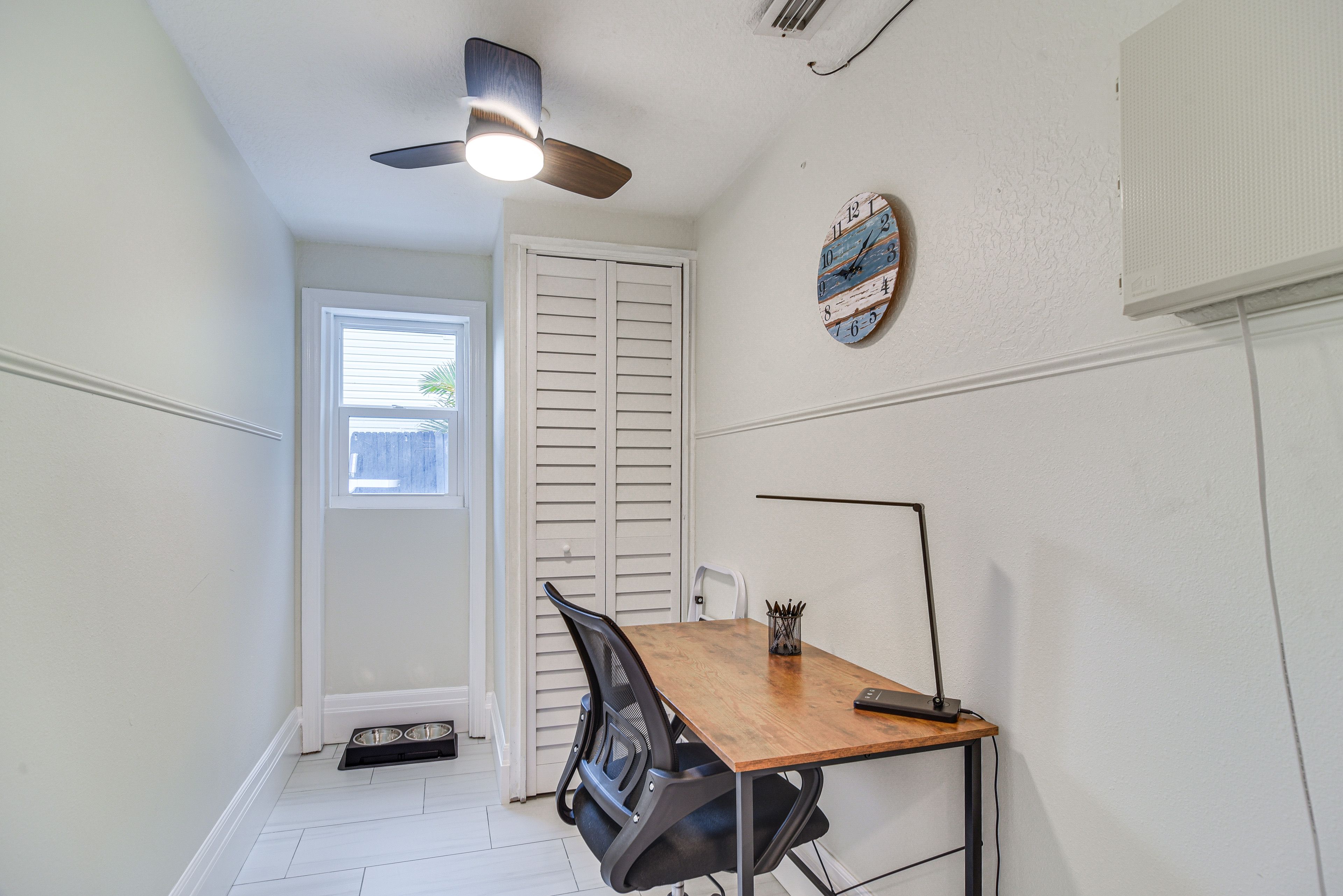 Office | Laptop Workspace | Free WiFi | 1st Floor