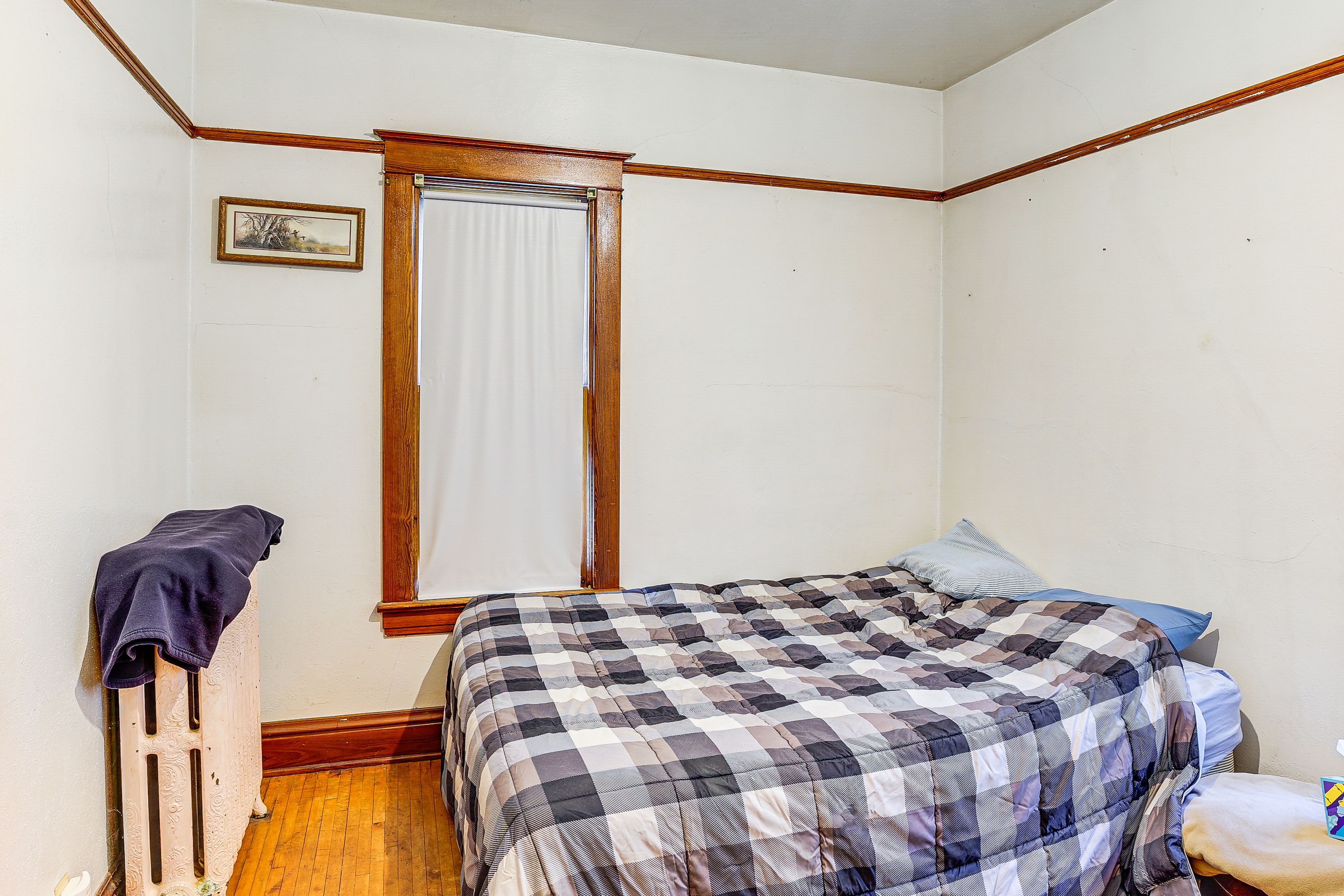 Bedroom 1 | Queen Bed | Linens | 1st Floor