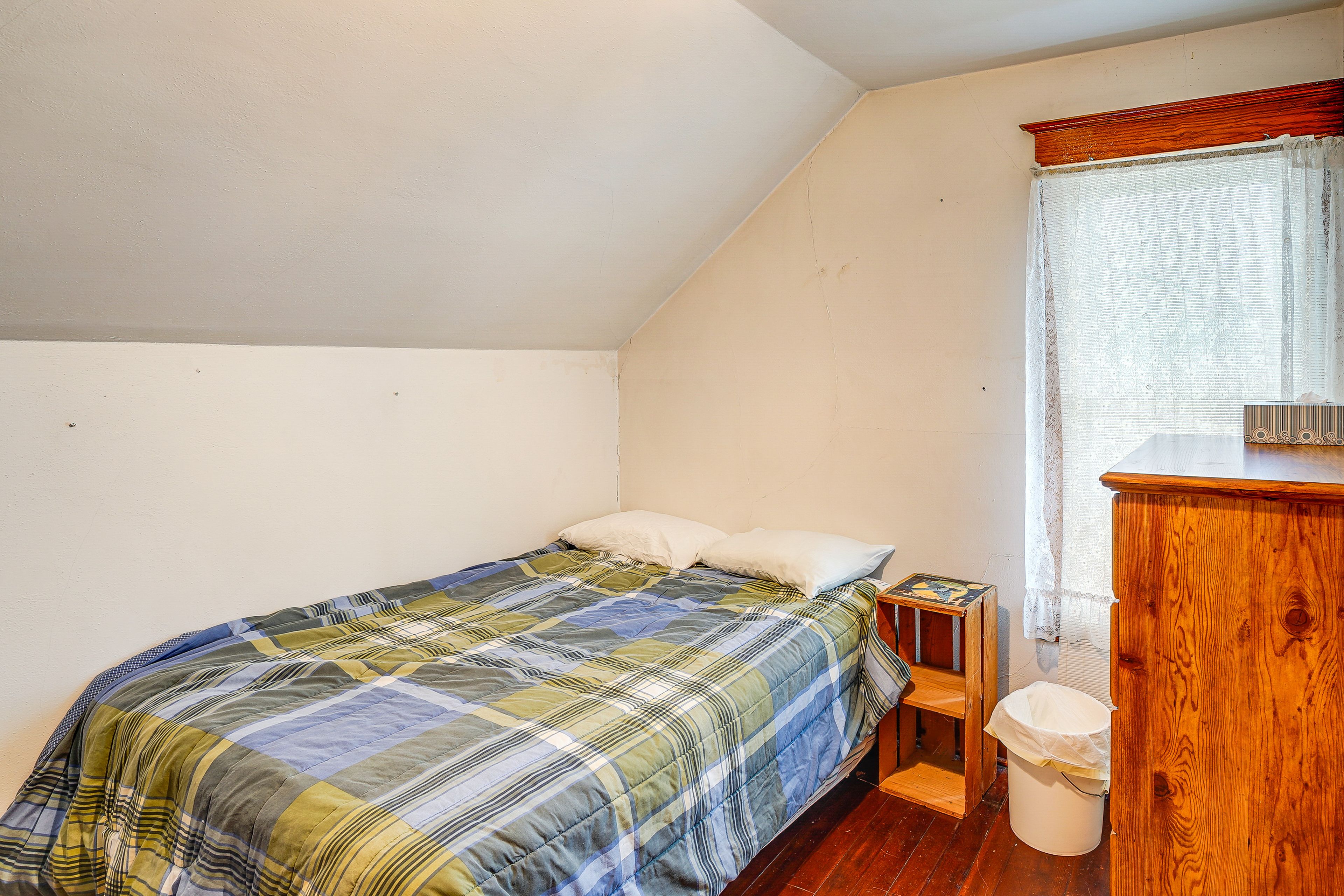 Bedroom 2 | Full Bed | 2nd Floor