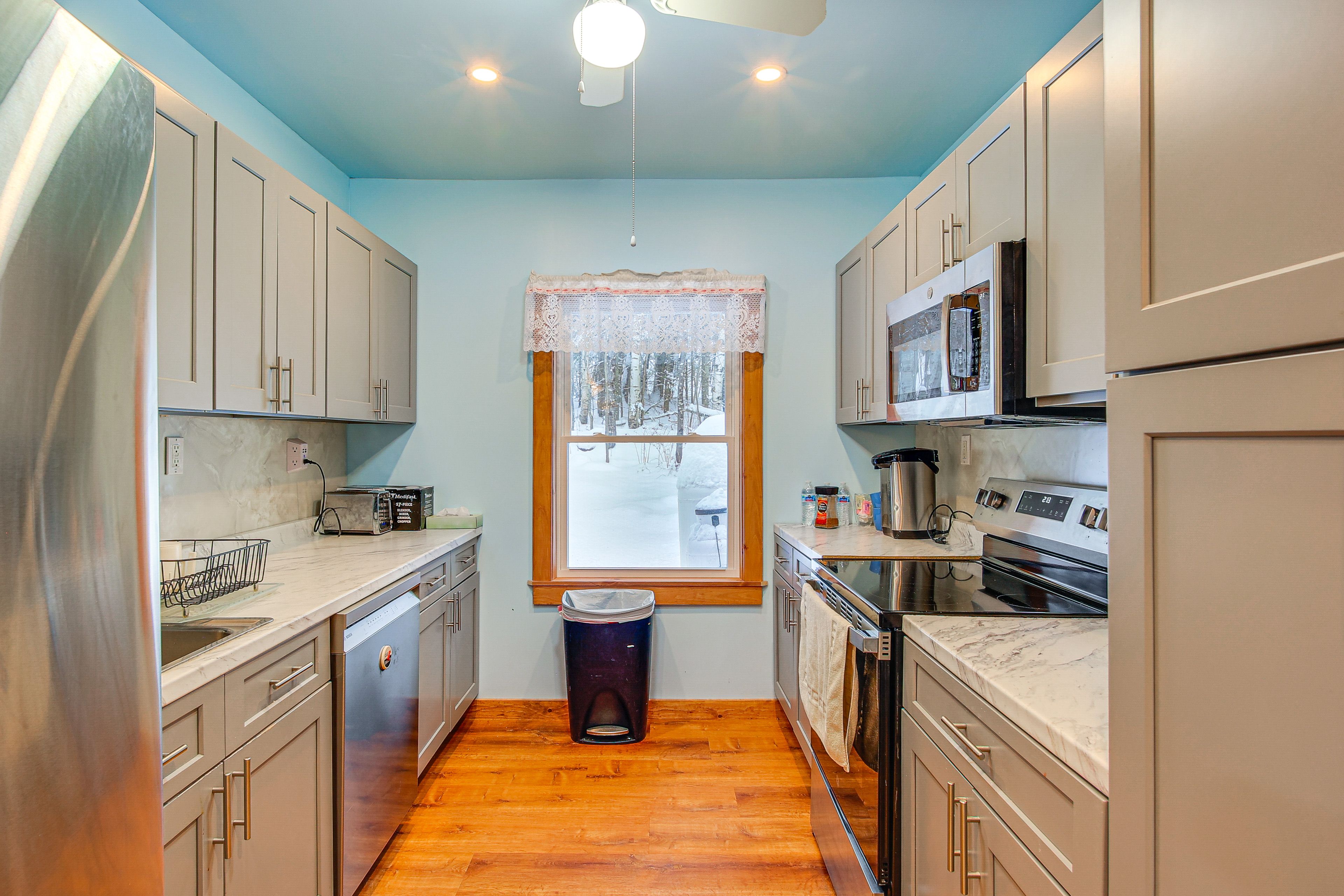 Kitchen | Cooking Basics | Stove/Oven | 1st Floor