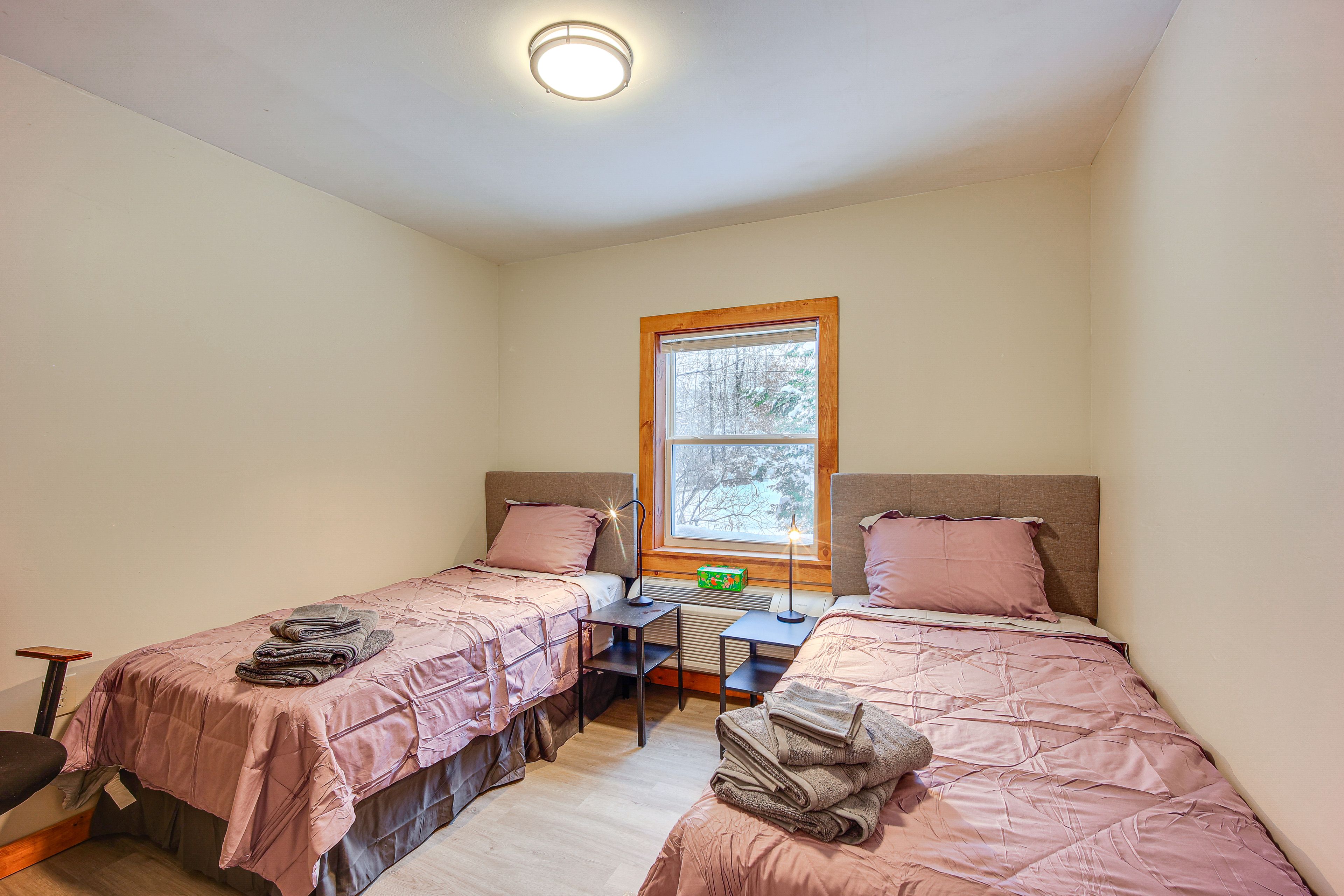 Bedroom 2 | 2 Twin Beds | 1st Floor