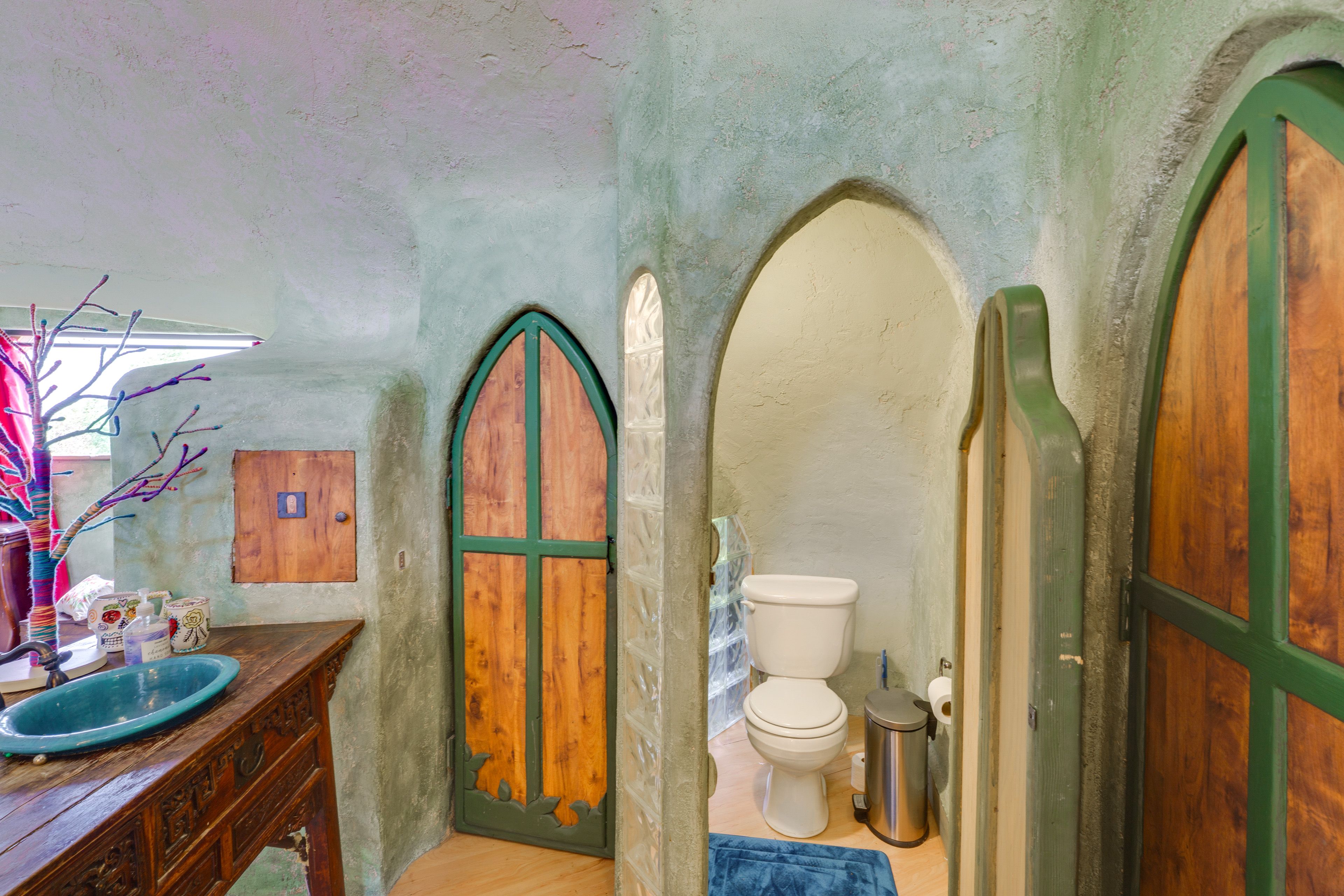 Full Bathroom | 2nd Floor