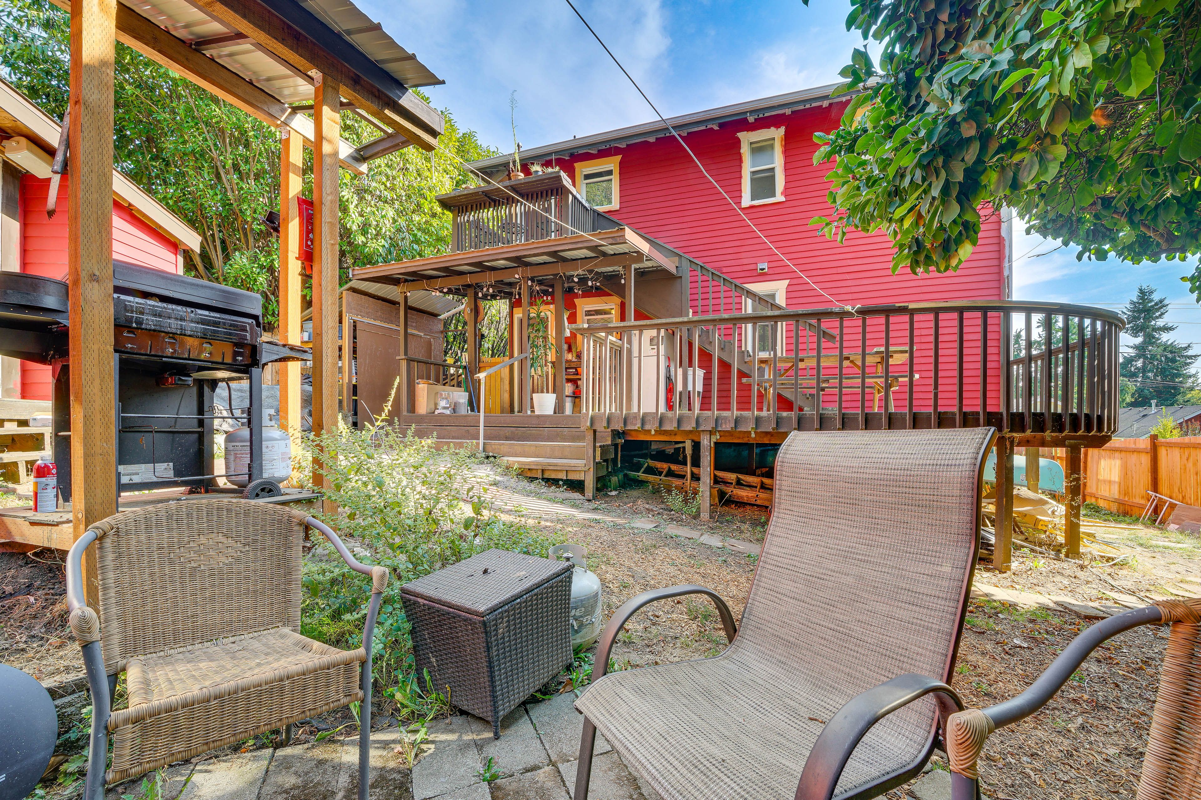 Shared Backyard | Fire Pit | Gas Grill
