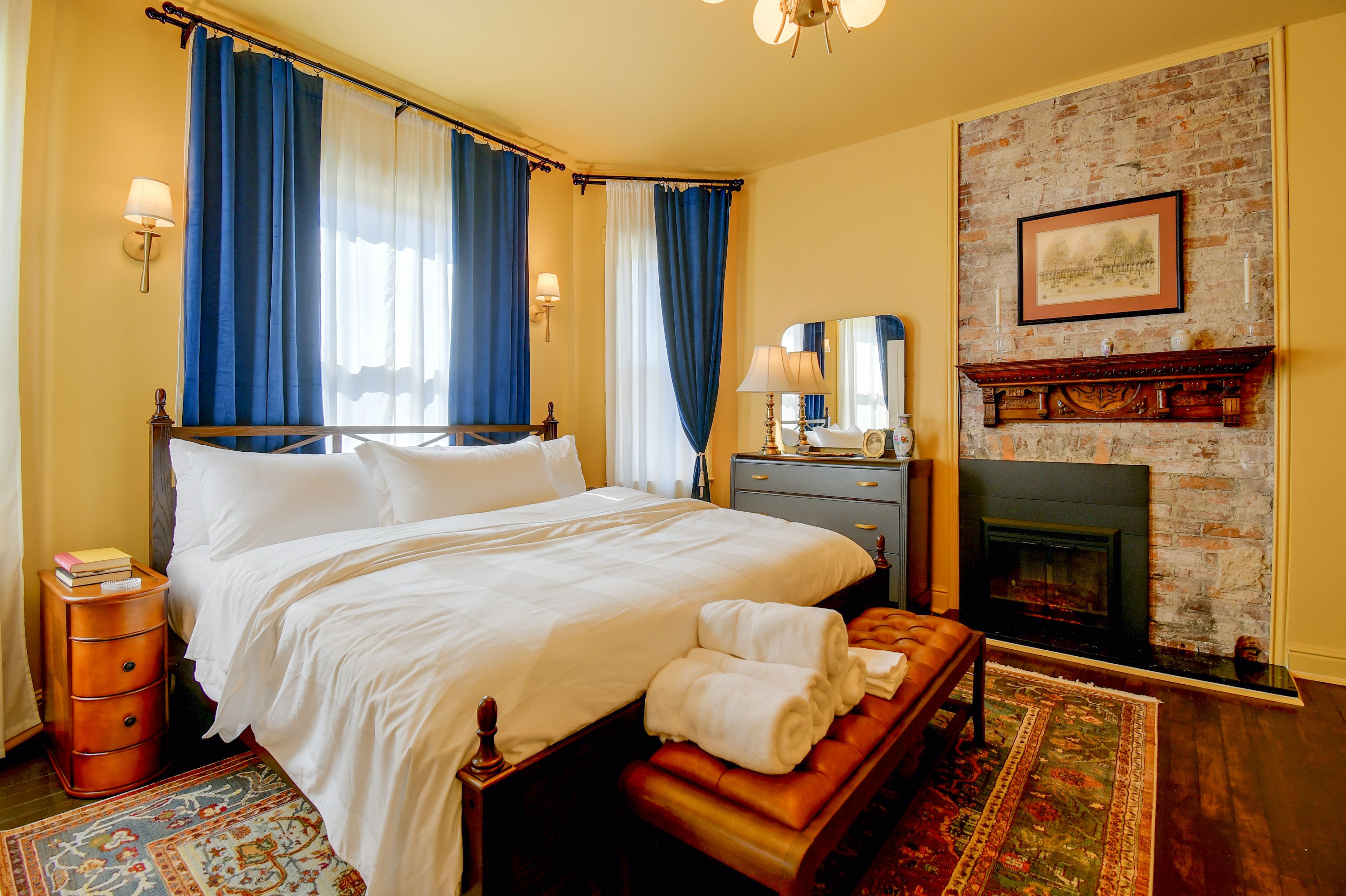Bedroom 3 (Gold Room) | King Bed
