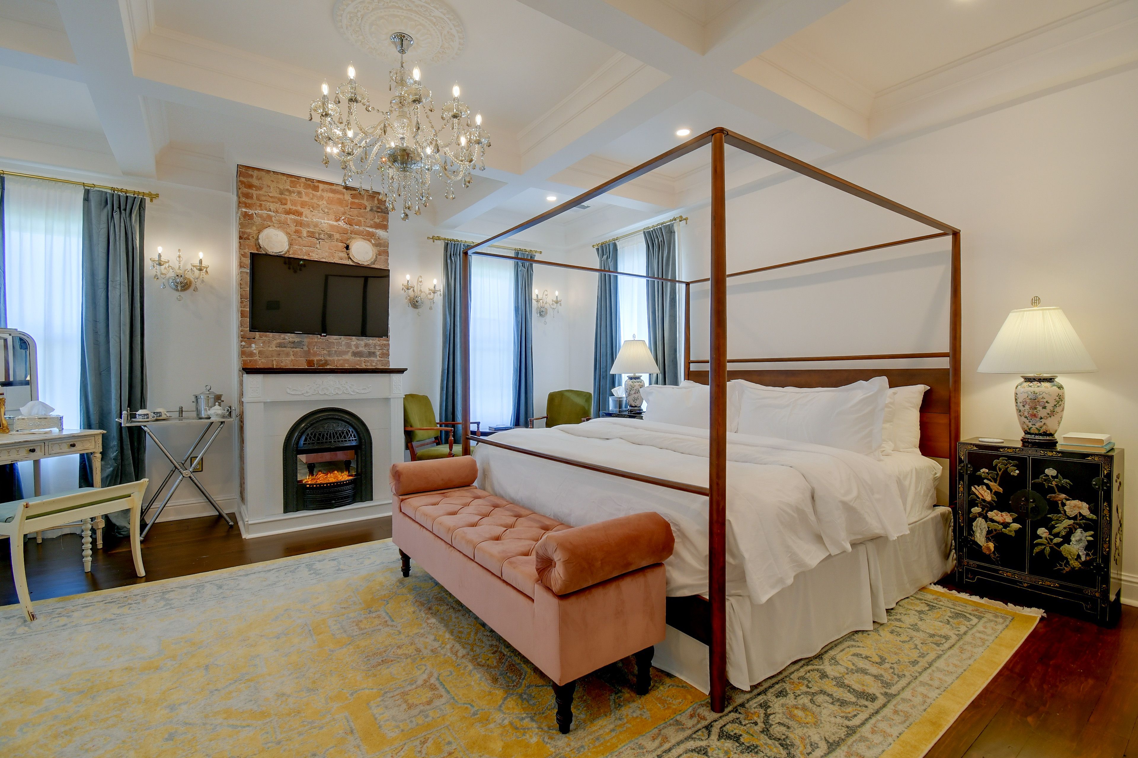 Bedroom 1 (Primary Suite) | King Bed
