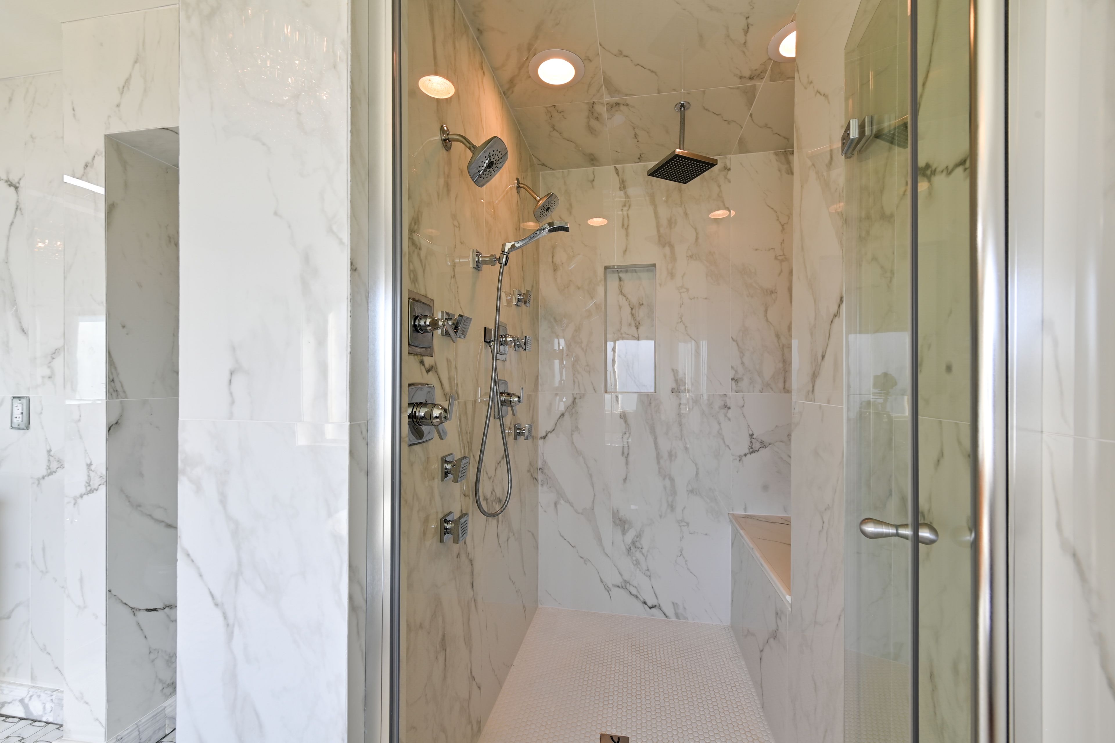 En-Suite Bathroom to Primary Bedroom