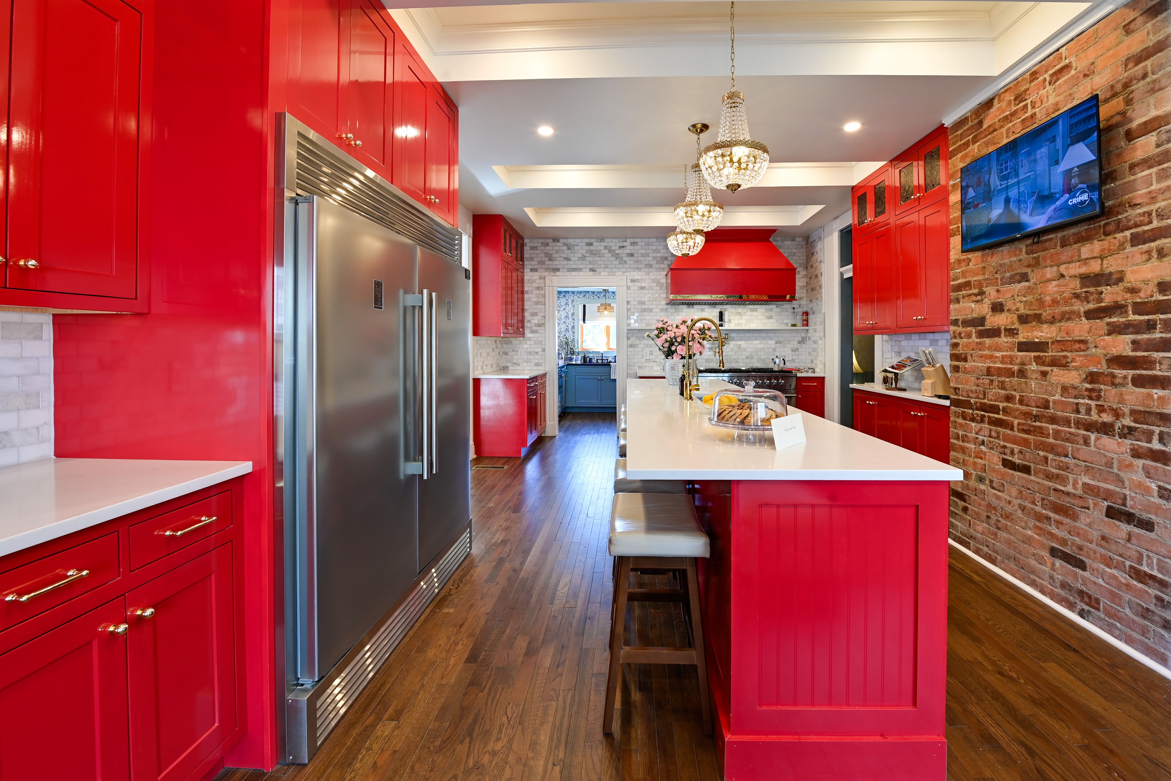 Kitchen, bar service for 6