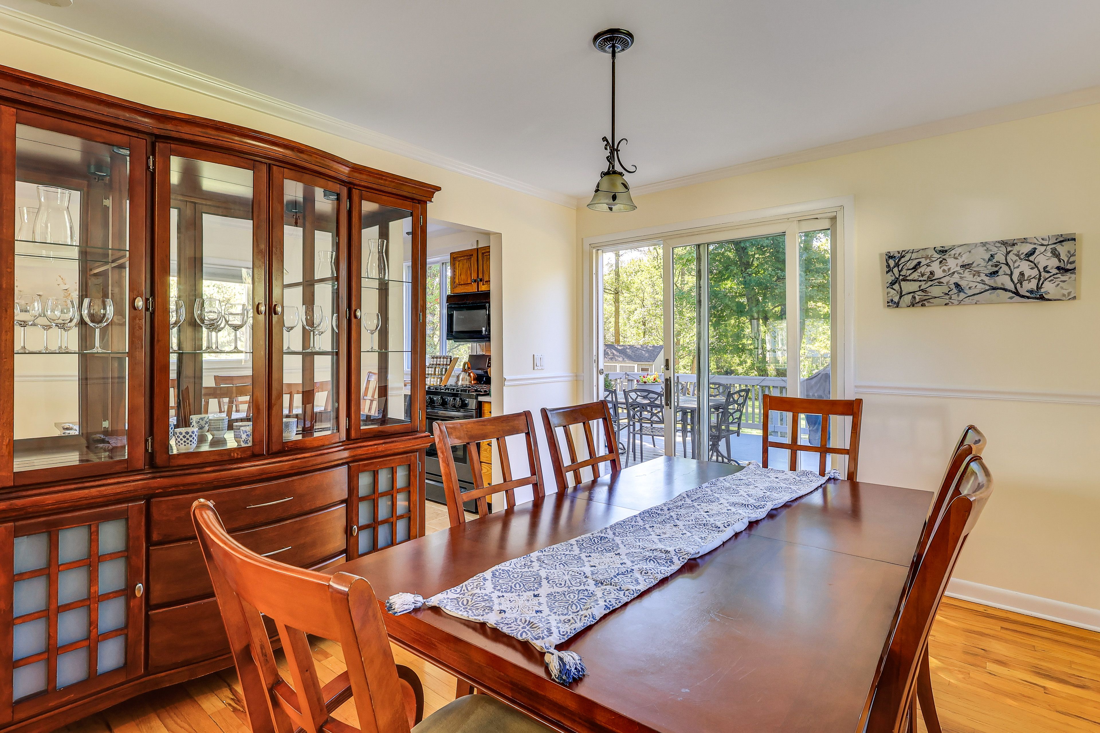 Dining Room | Free WiFi | Central Air Conditioning/Heat