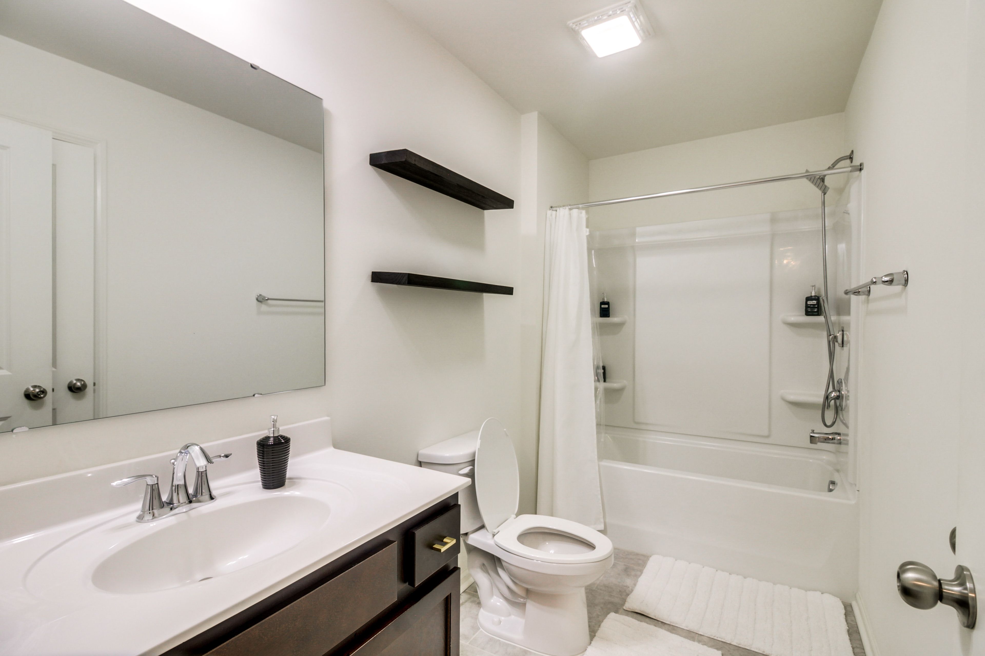 Full Bathroom | 2nd Floor