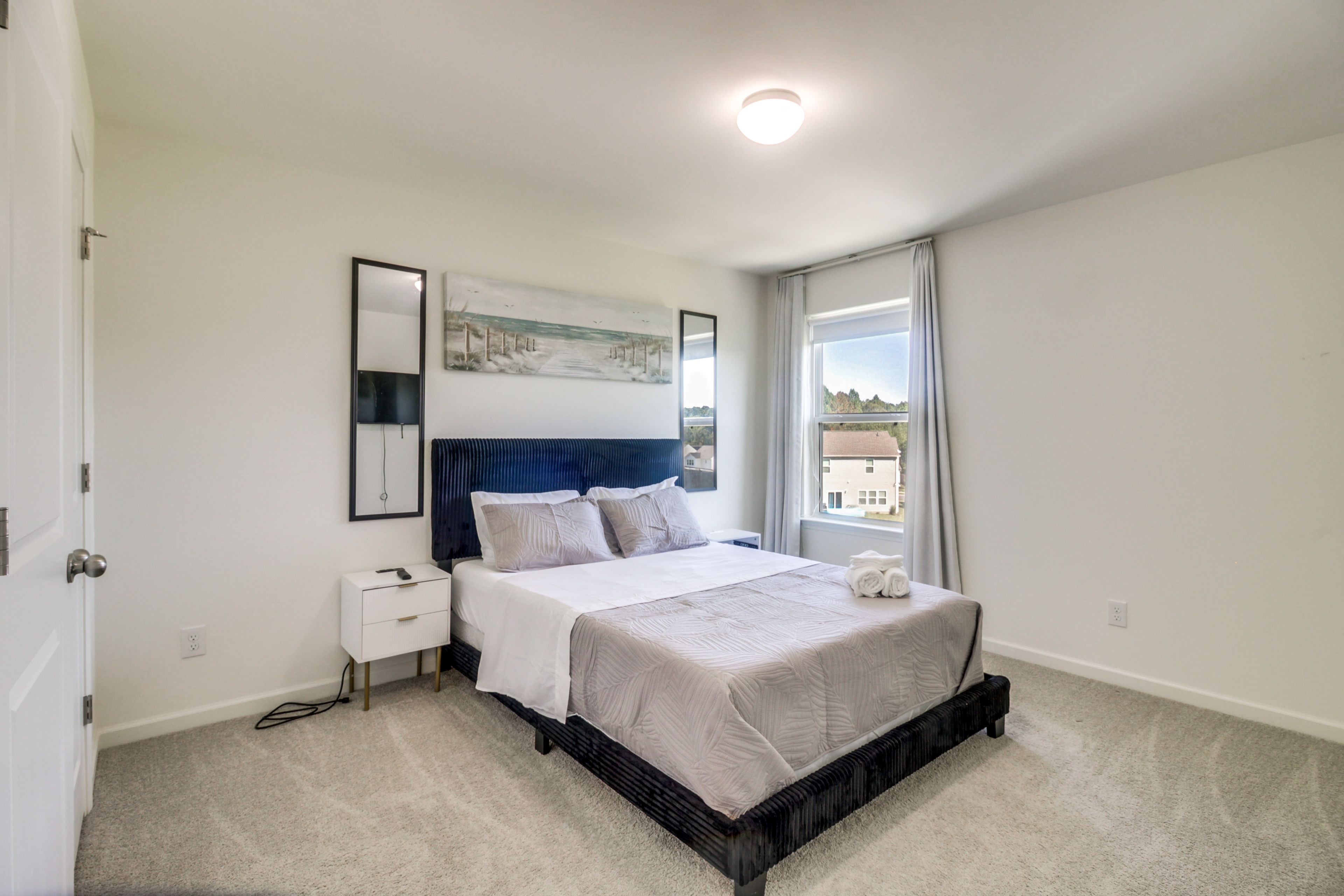 Bedroom 2 | Queen Bed | Smart TV | 2nd Floor