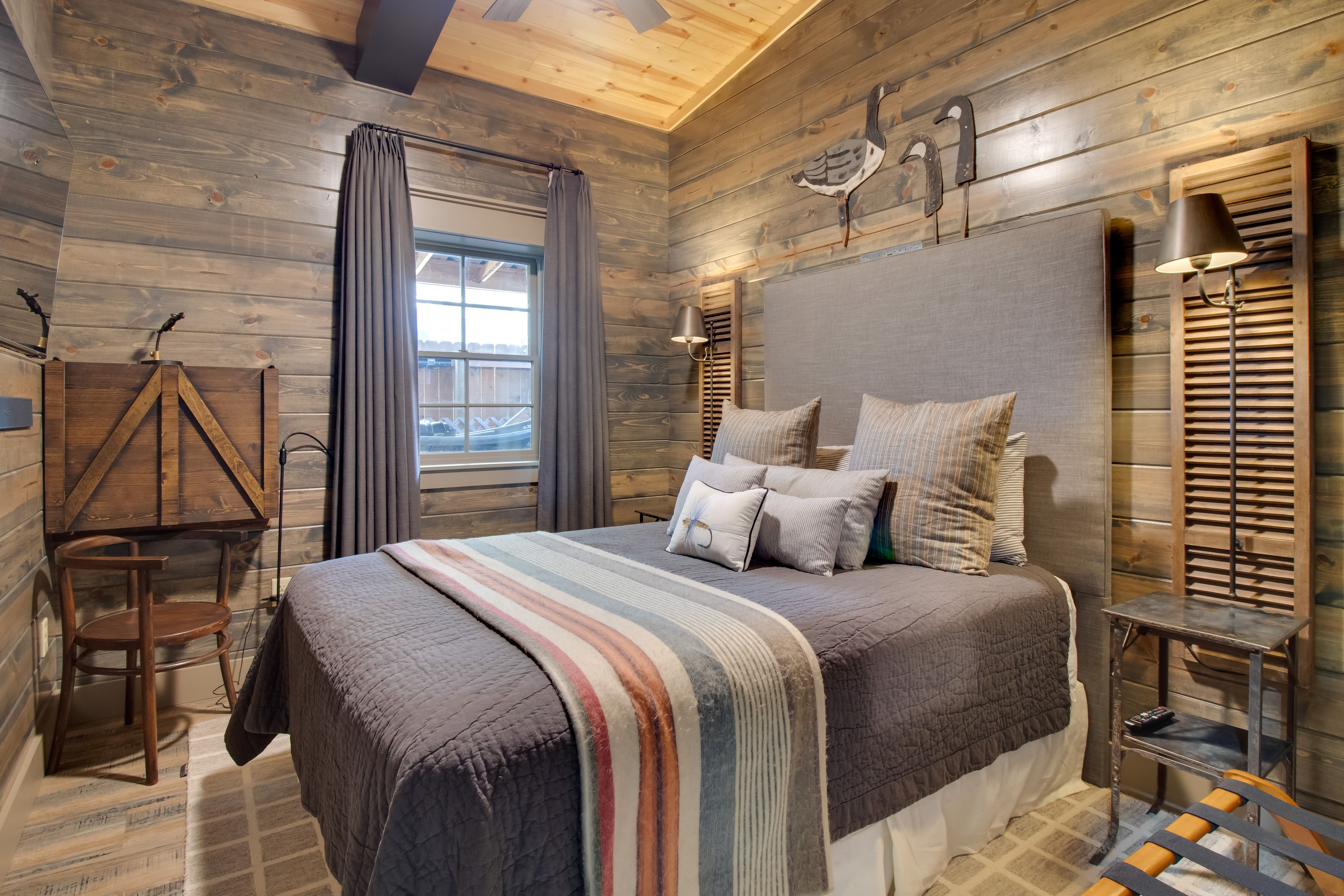 Bedroom 2 | Queen Bed | Smart TV