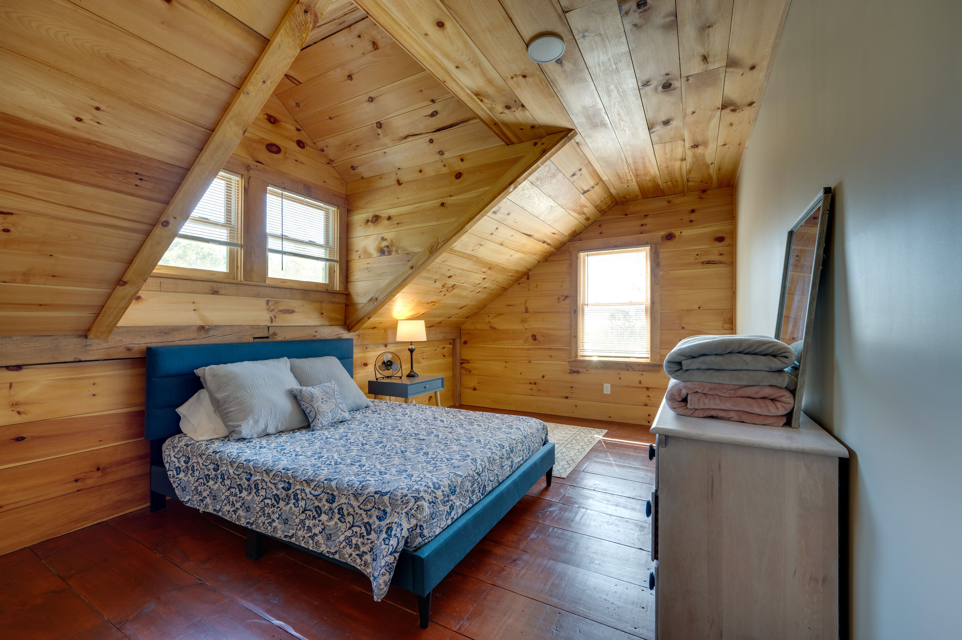 Bedroom 1 | Queen Bed | 2nd Floor