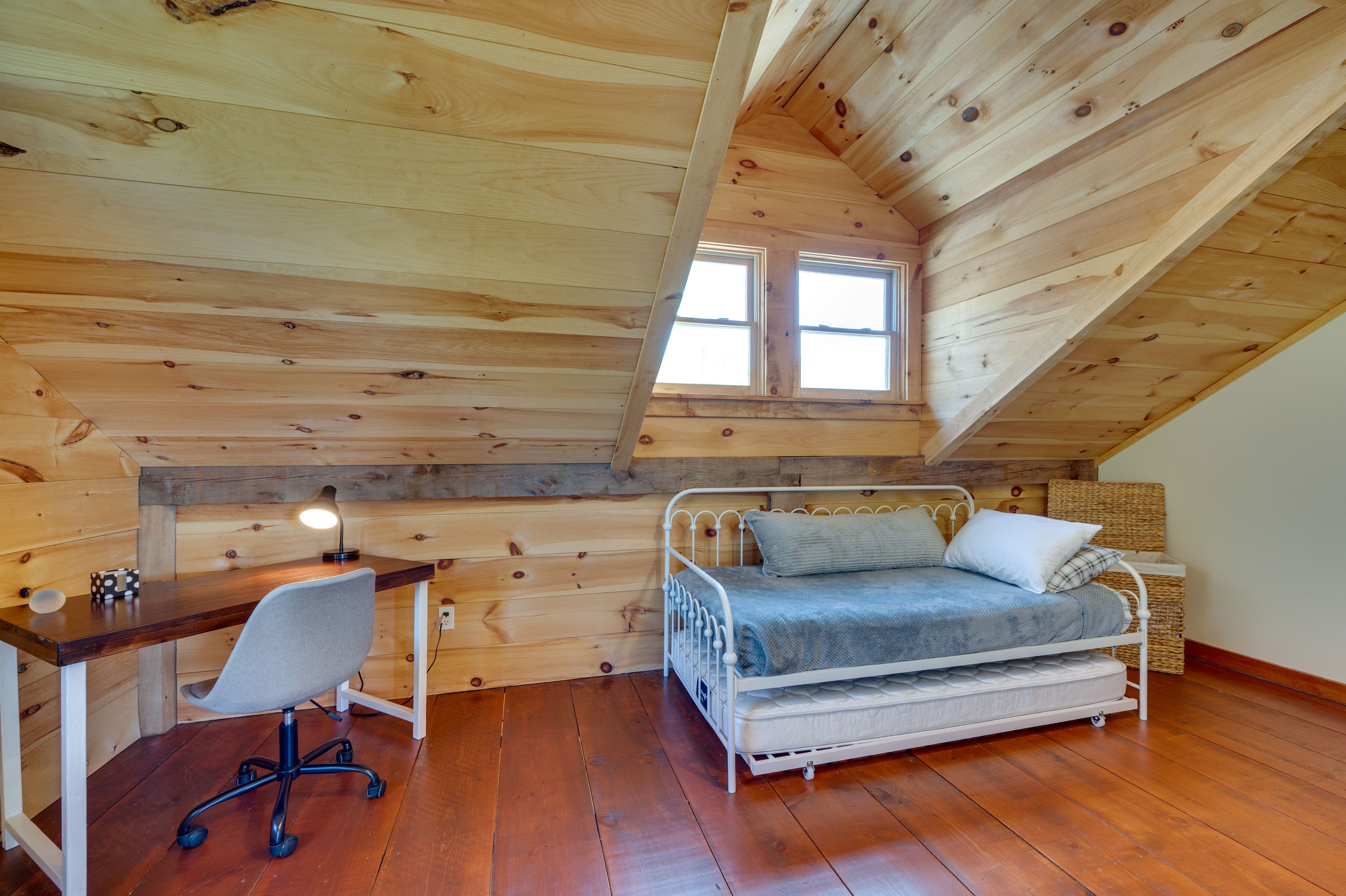 Bedroom 2 | Twin Daybed w/ Twin Trundle | Workspace | 2nd Floor