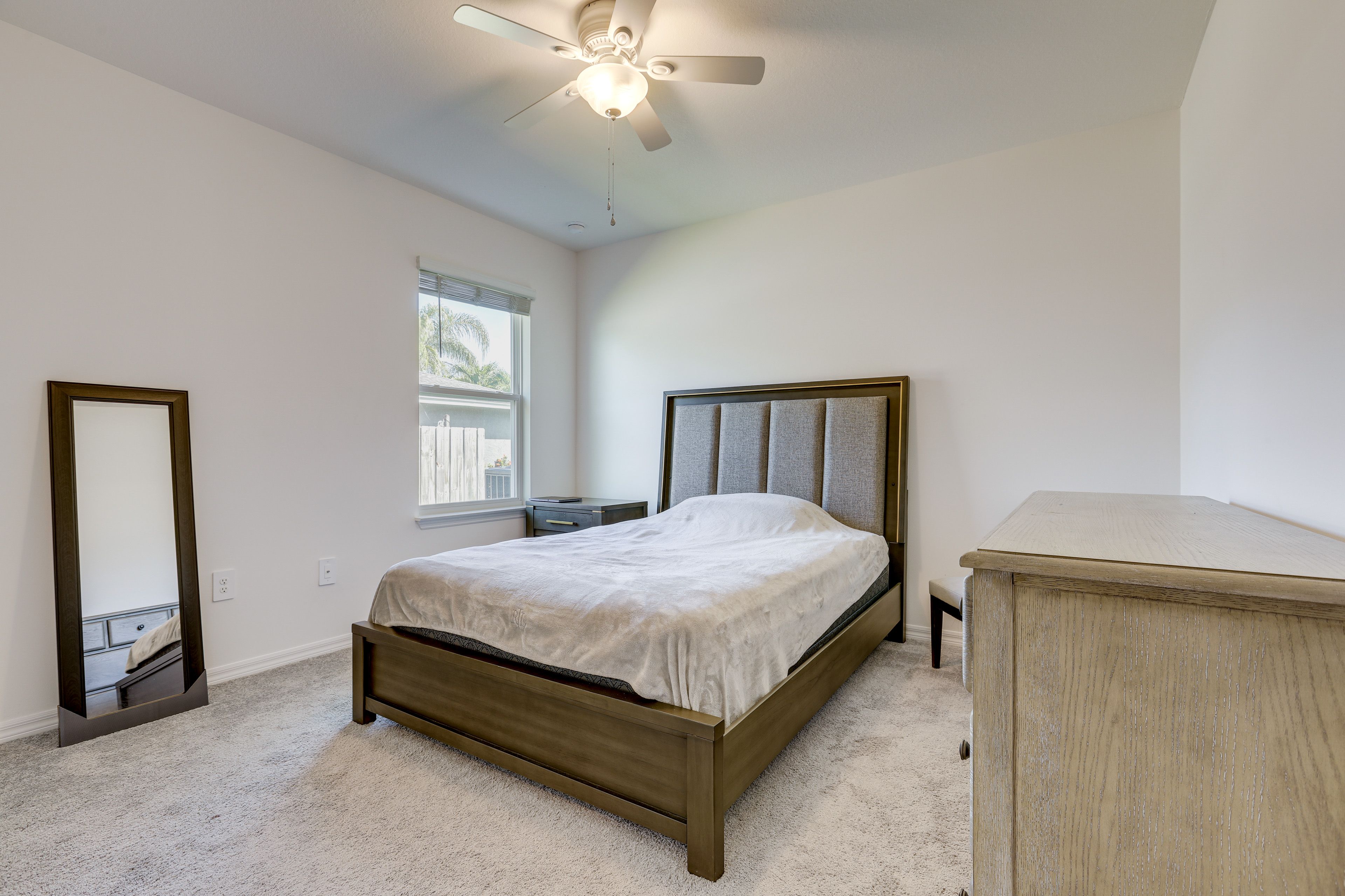 Bedroom 2 | Queen Bed