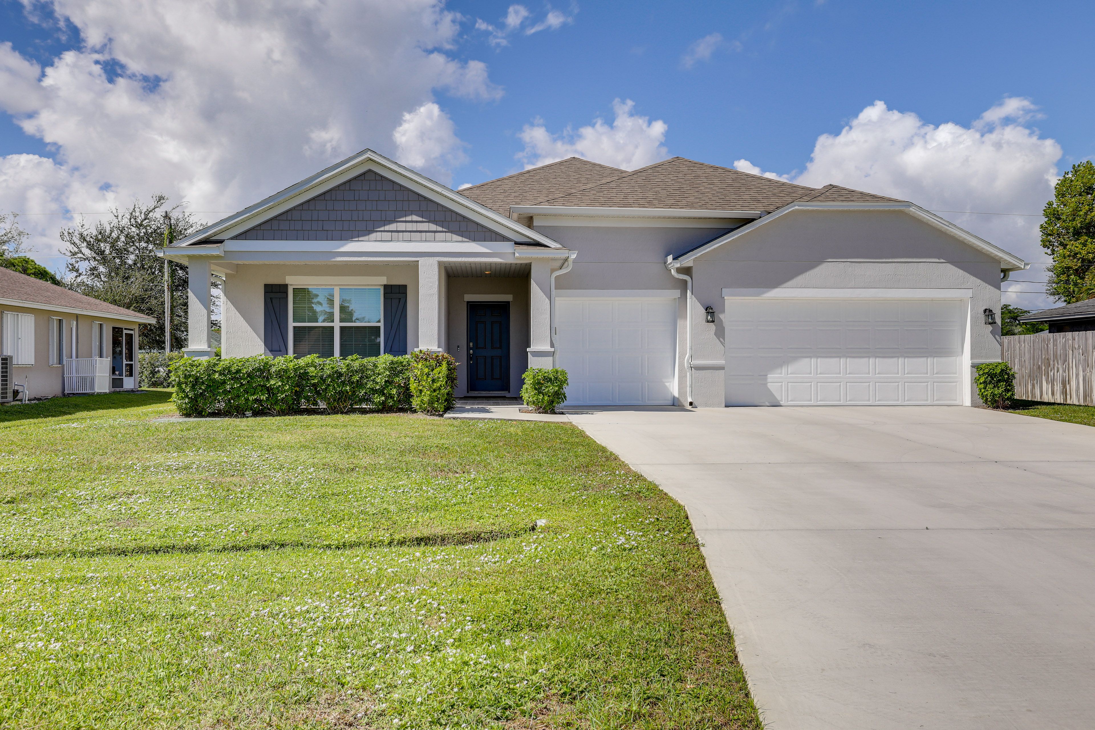 Exterior | Parking | Driveway (1 Vehicle)