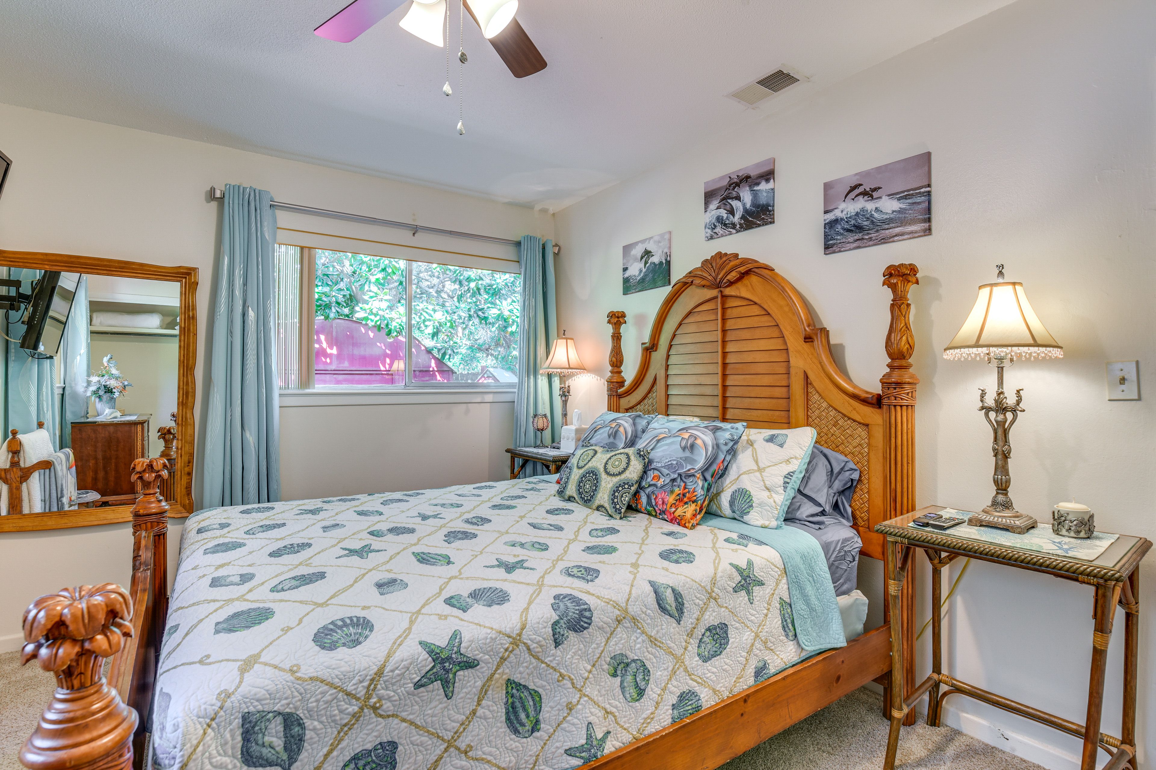 Bedroom 2 | Queen Bed | Smart TV
